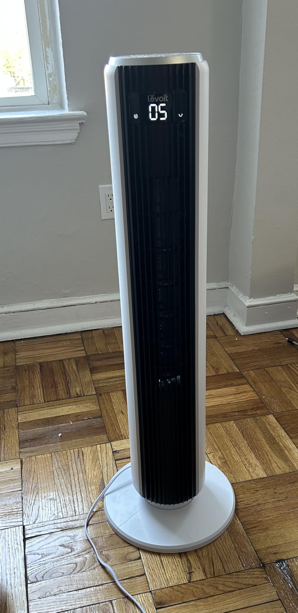 LEVOIT Tower Fan for Bedroom, 90° Oscillating Standing Fan with 28dB Quiet for Sleep, 25ft/s Velocity, 12H Timer, 5 Speeds 4 Modes, Remoter, Bladeless Room Fan for Home, Office, Indoor, 36 inch, White customer photo 2