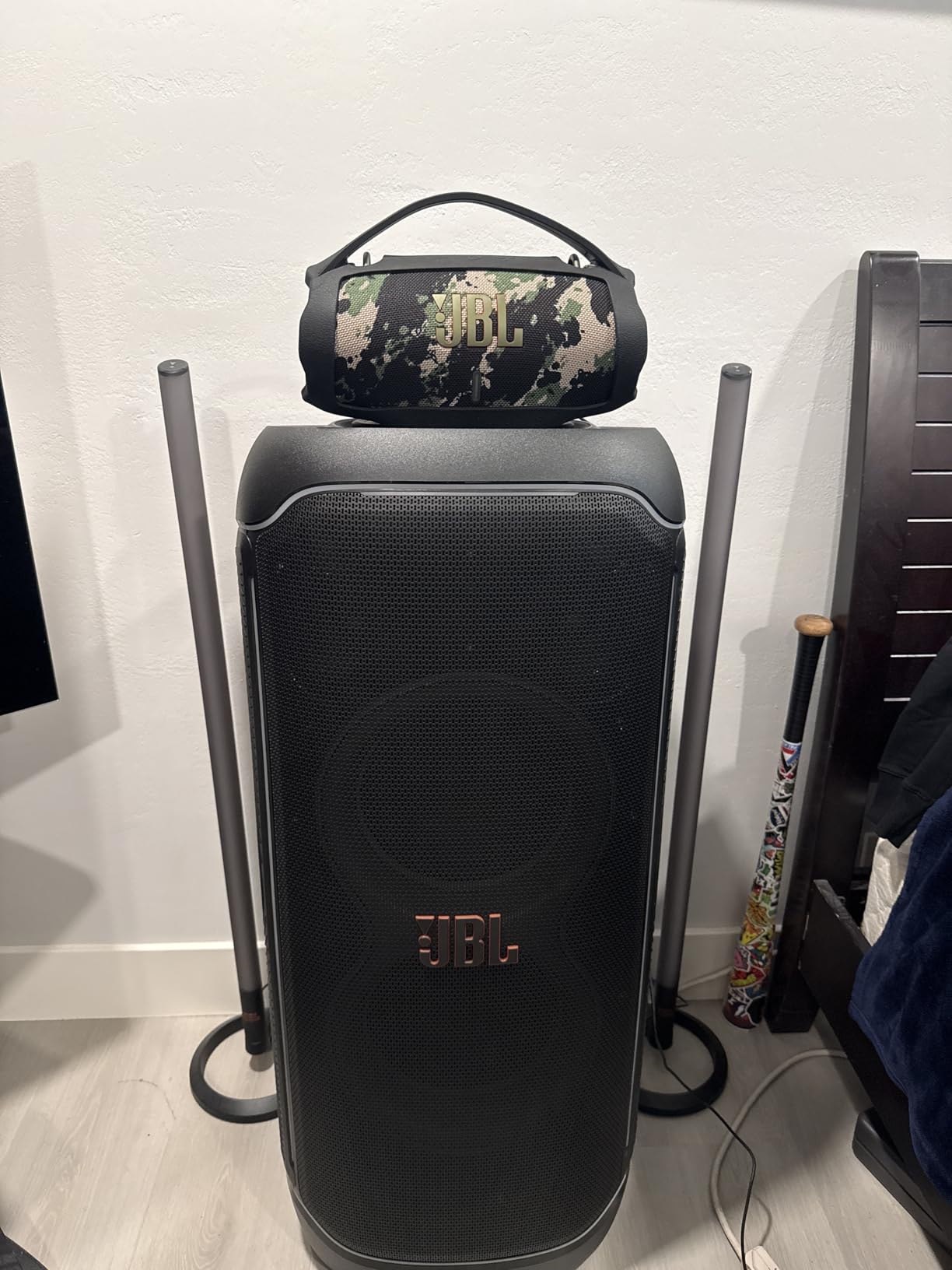 JBL Xtreme 4 - Portable Bluetooth Speaker, Powerful Sound and Deep Bass, IP67 Waterproof, 24 Hours of Playtime, Powerbank, Auracast (Black) customer photo 2