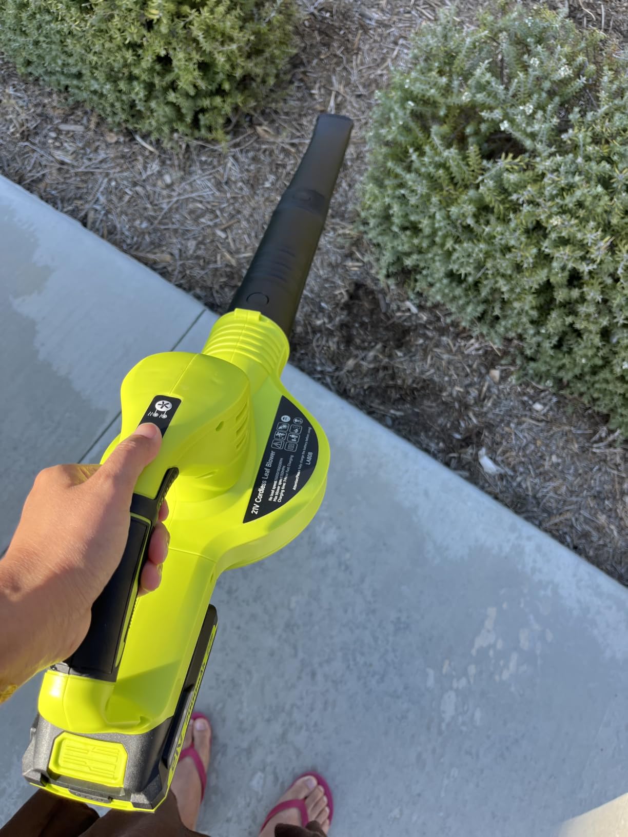 Leaf Blower Cordless - 21V Powerful Electric Leaf Blower with 2 Batteries and Charger, 2 Speed Modes, 2.0Ah Lightweight Battery Powered Leaf Blowers for Lawn Care, Patio, Dust, Blowing Leaves customer photo 1