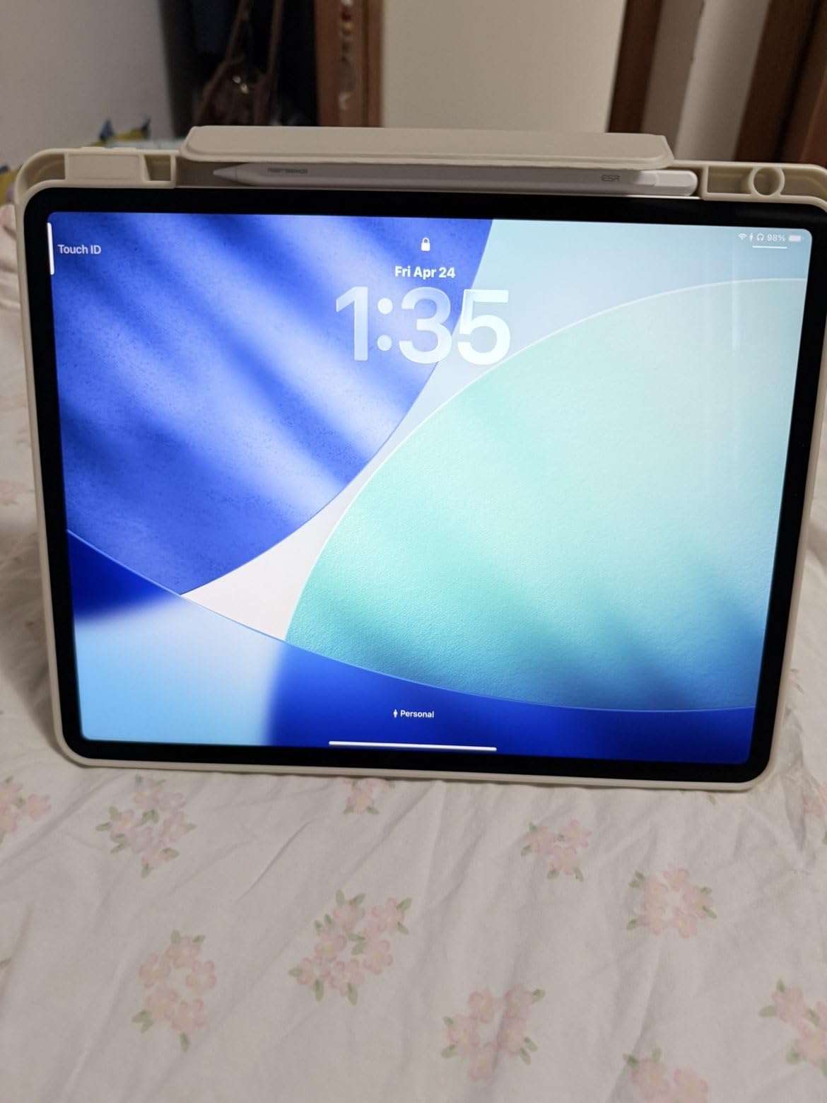 Apple iPad Air 13-inch (M4): Liquid Retina Display, 256GB, 12MP Front/Back Camera, Wi-Fi 7 with Apple N1, Touch ID, All-Day Battery Life - Space Gray customer photo 2