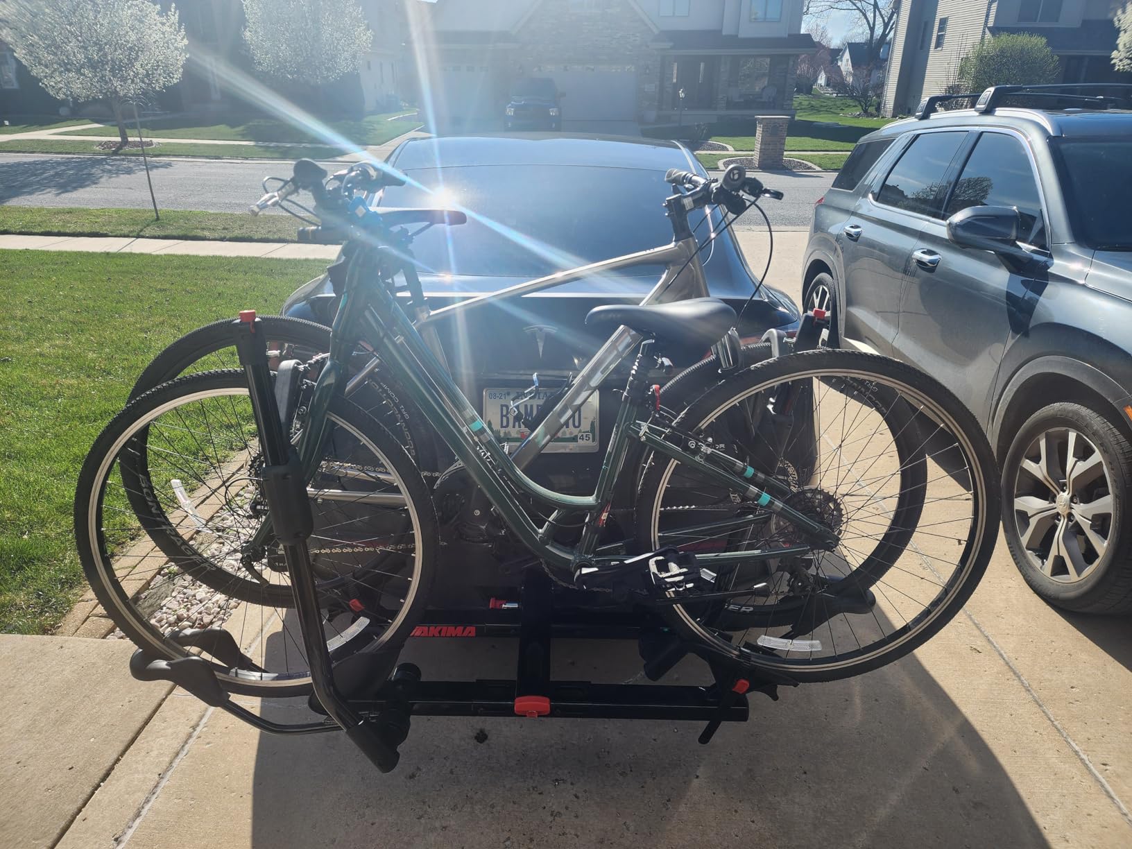 Yakima HoldUp Hitch Mount Tray 2-Bike Platform Bike Rack customer photo 2