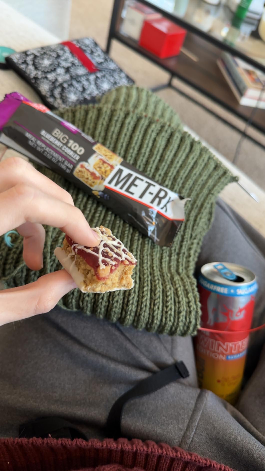 MET-Rx Big 100 Colossal Protein Bars, Great as Healthy Meal Replacement, Snack, Peanut Butter Pretzel, 100 g, (Pack of 9) customer photo 2