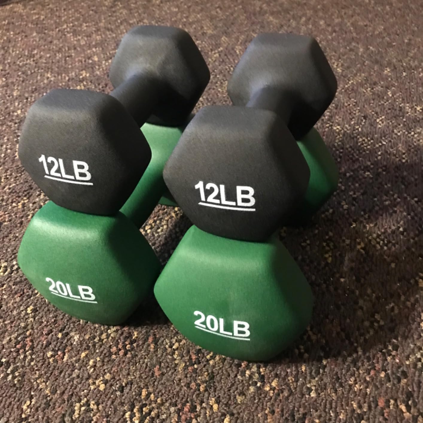 Amazon Basics Neoprene Dumbbell Hand Weights for Exercise and Muscle Toning customer photo 1
