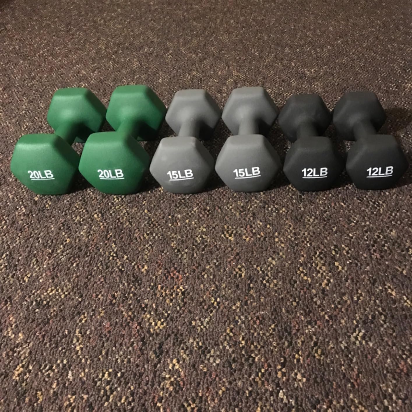 Amazon Basics Neoprene Dumbbell Hand Weights for Exercise and Muscle Toning customer photo 2