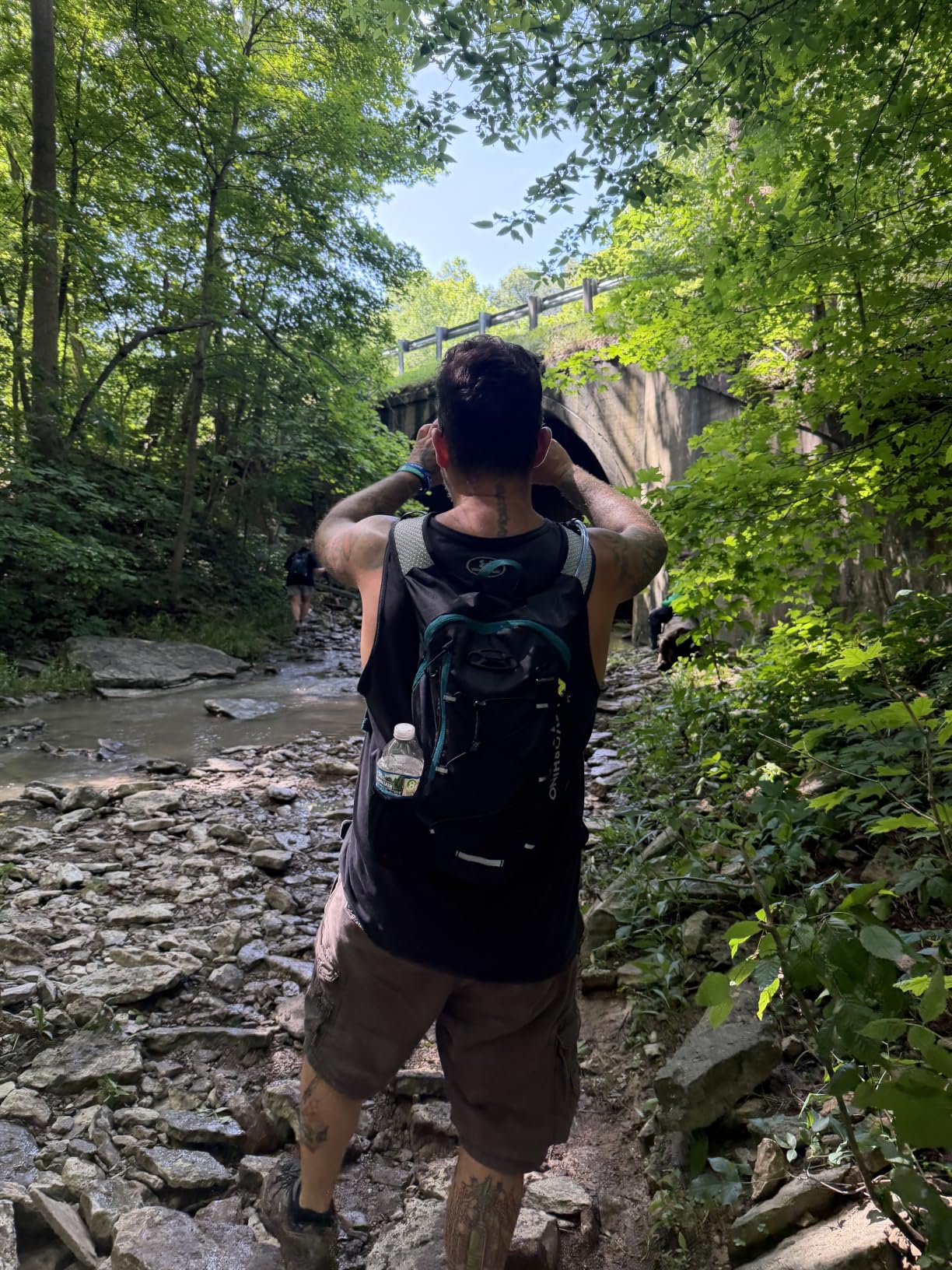 Lightweight Hydration Backpack, Running Backpack with 2L Water Bladder, Hydro Water Daypack for Cycling Hiking for Men Women customer photo 1
