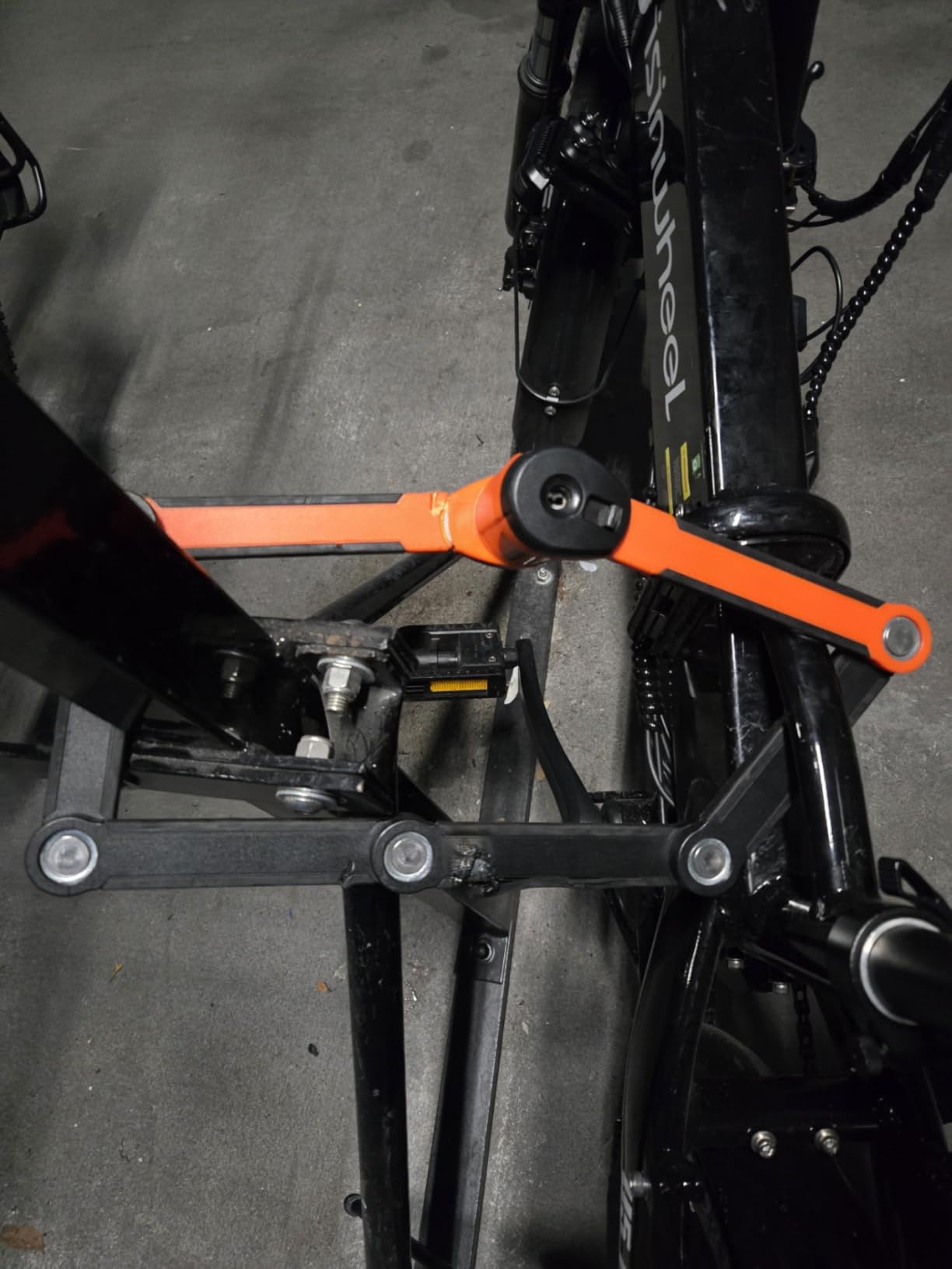 Kryptonite Evolution 790 Folding Bike Lock, Compact Lightweight High Security Anti-Theft Foldable Bicycle Lock with 2 Keys and Mount, 90cm, Orange customer photo 1