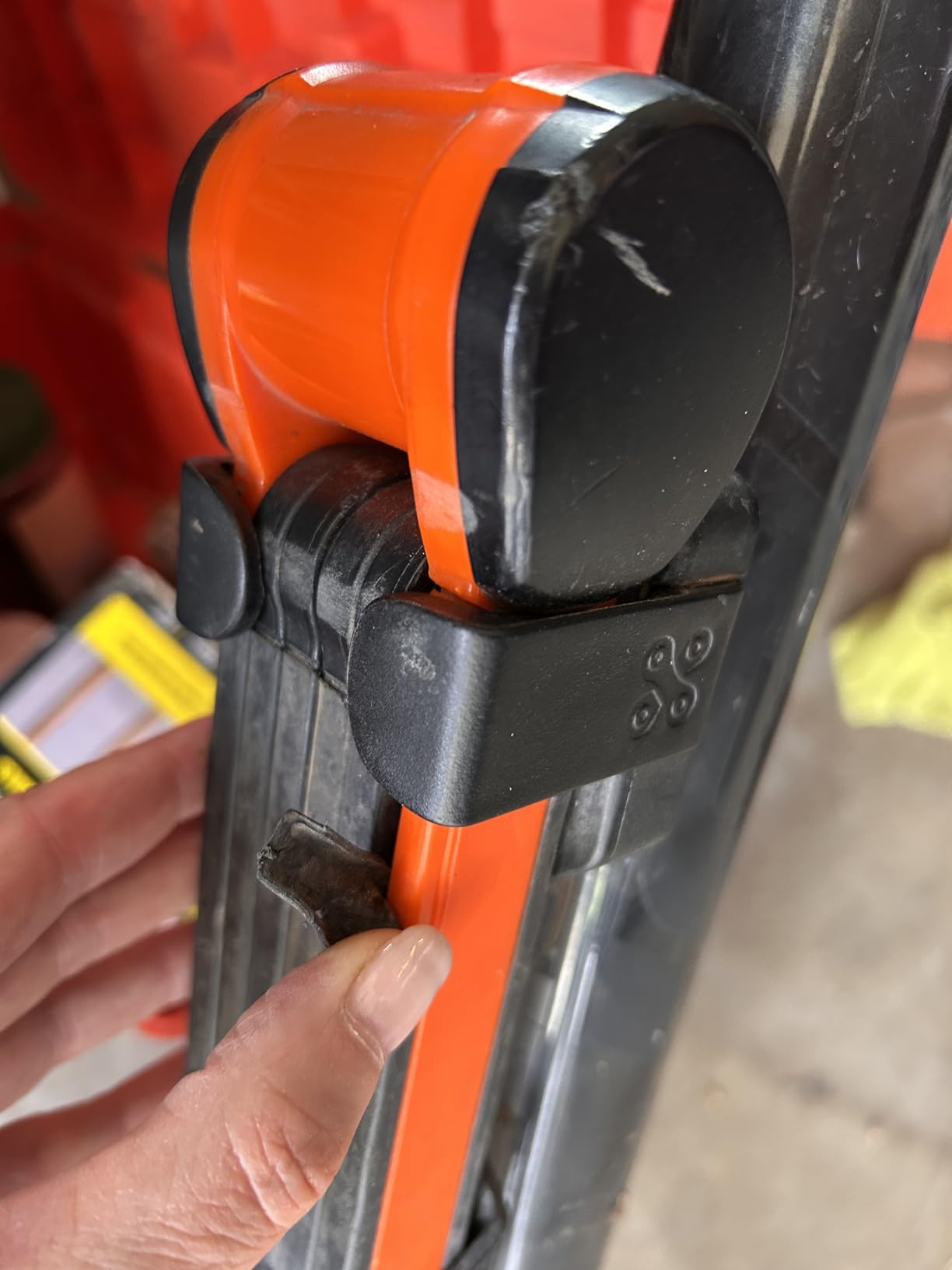 Kryptonite Evolution 790 Folding Bike Lock, Compact Lightweight High Security Anti-Theft Foldable Bicycle Lock with 2 Keys and Mount, 90cm, Orange customer photo 2