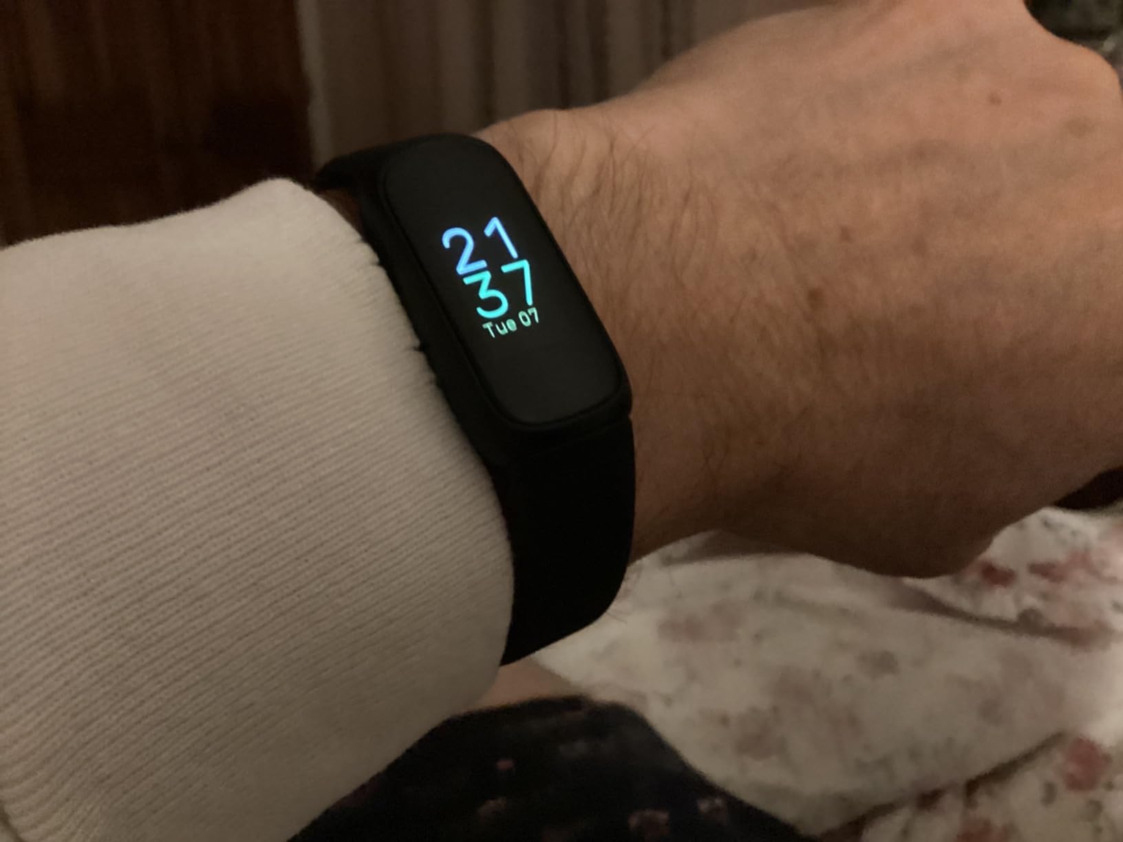 Fitbit Inspire 3 Health & Fitness Tracker with Stress Management, Workout Intensity, Sleep Tracking, 24/7 Heart Rate - Midnight Zen/Black customer photo 2
