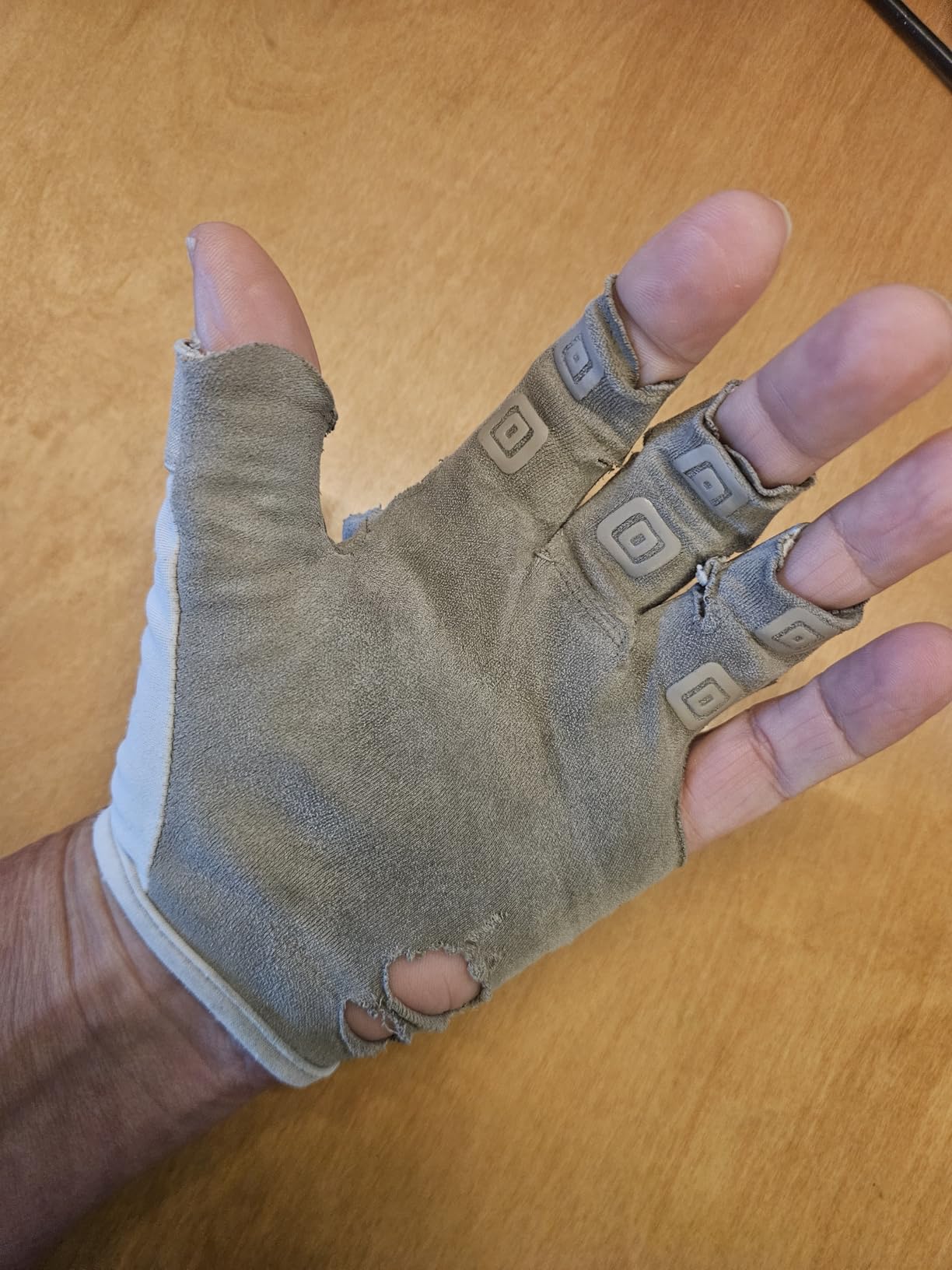Sweeps - Quick-Dry, Lightweight, Breathable Rowing Gloves | Indoor Rowing, Kayaking, Canoeing, SUP, Watersports, Lightweight, Breathable, Open Back, Snug Fit customer photo 1