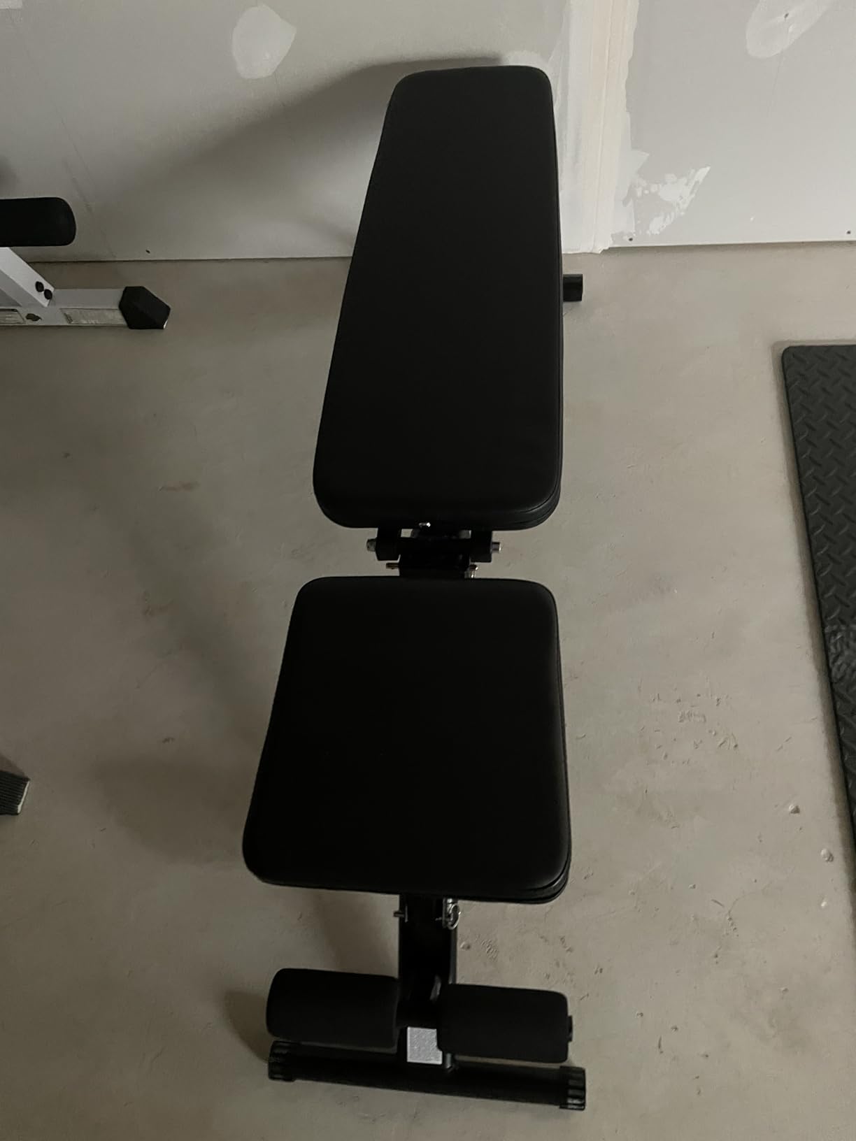 Amazon Basics Adjustable Workout Weight Bench Press, Foldable for Home Gym, Supports up to 660 Pounds, Black customer photo 1
