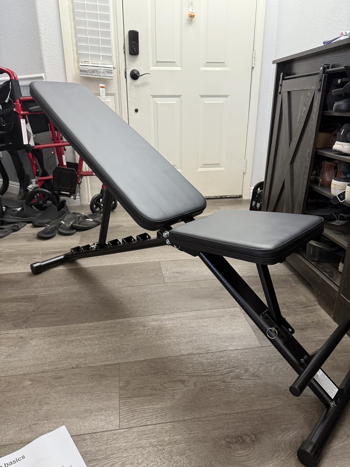 Amazon Basics Adjustable Workout Weight Bench Press, Foldable for Home Gym, Supports up to 660 Pounds, Black customer photo 2