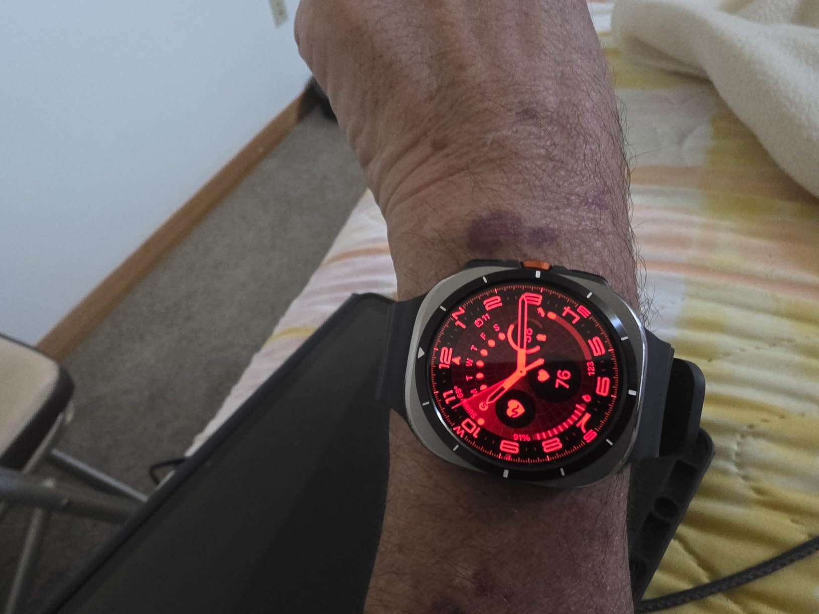 Samsung Galaxy Watch Ultra (2025) 47mm LTE Smartwatch, Titanium Casing, Advanced Sleep Coaching, Running Coach, Energy Score, Heart Rate Tracking, GPS, Titanium Silver customer photo 1