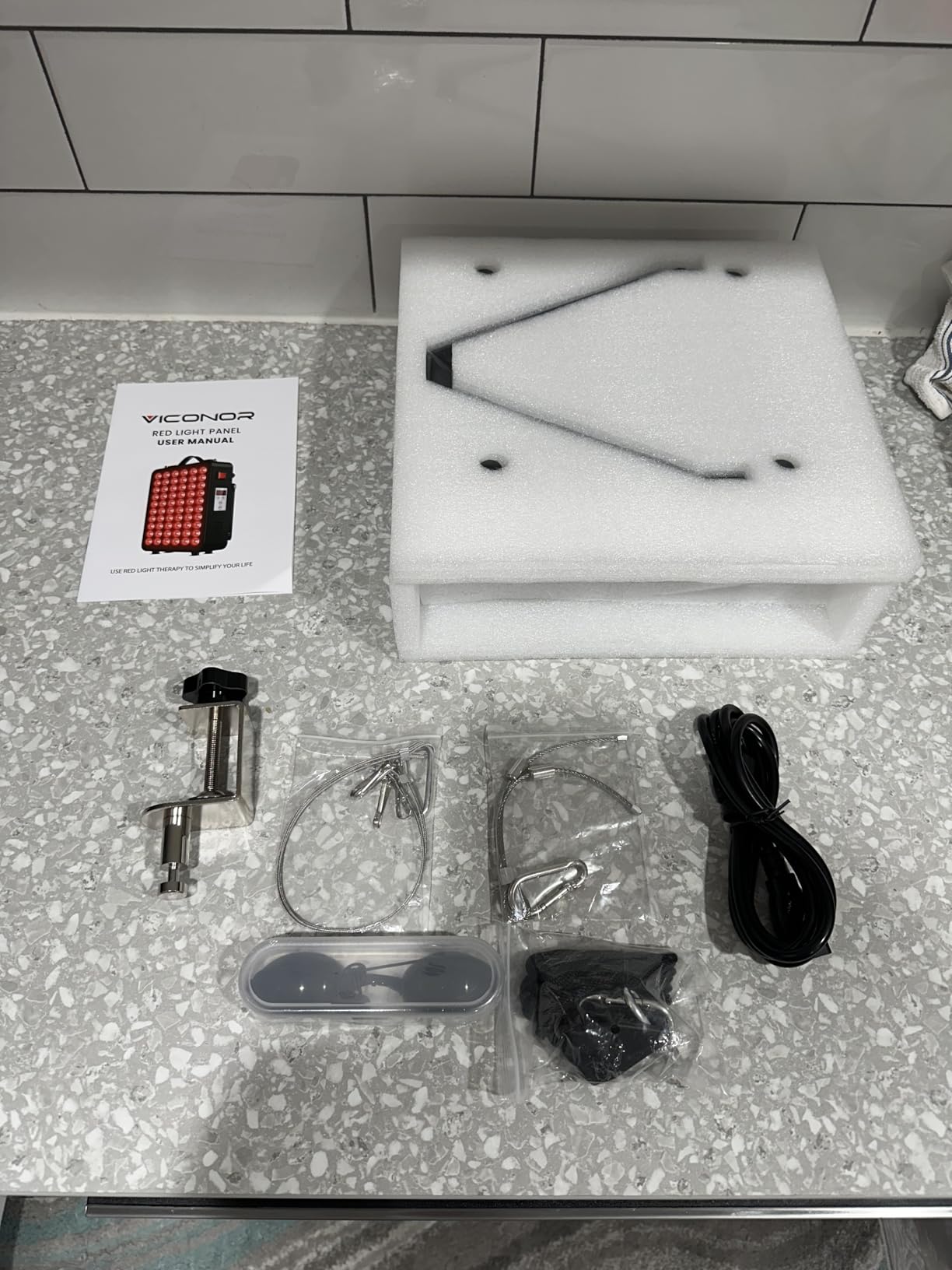 Red Light Therapy for Body, 660nm 850nm Near Infrared Light Therapy Panel, 300 Dual Chip LED Device with 1500W of Power, Ideal for Body, Face, Improve Sleep, Skin Health, Includes Hanging Kit & Handle customer photo 1