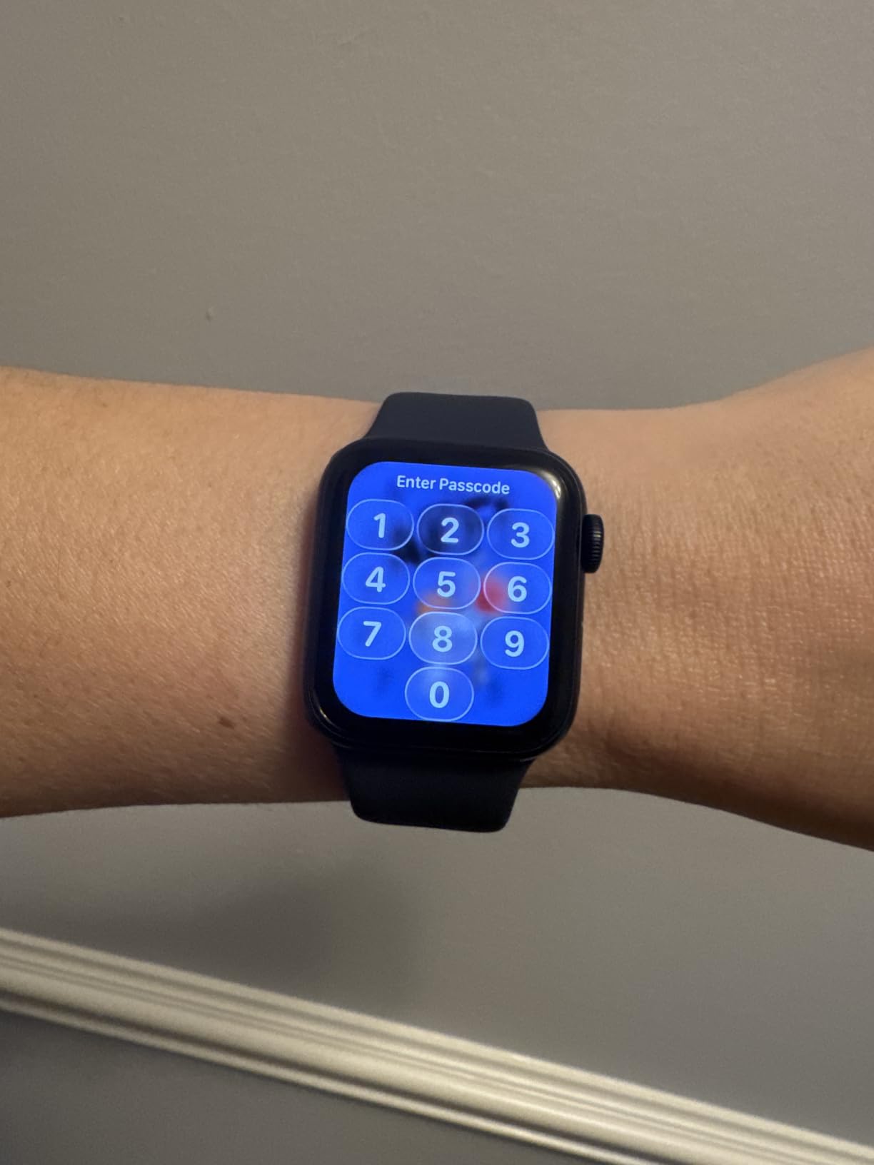 Apple Watch SE 3 [GPS 40mm] Smartwatch with Starlight Aluminum Case with Starlight Sport Band - S/M customer photo 2