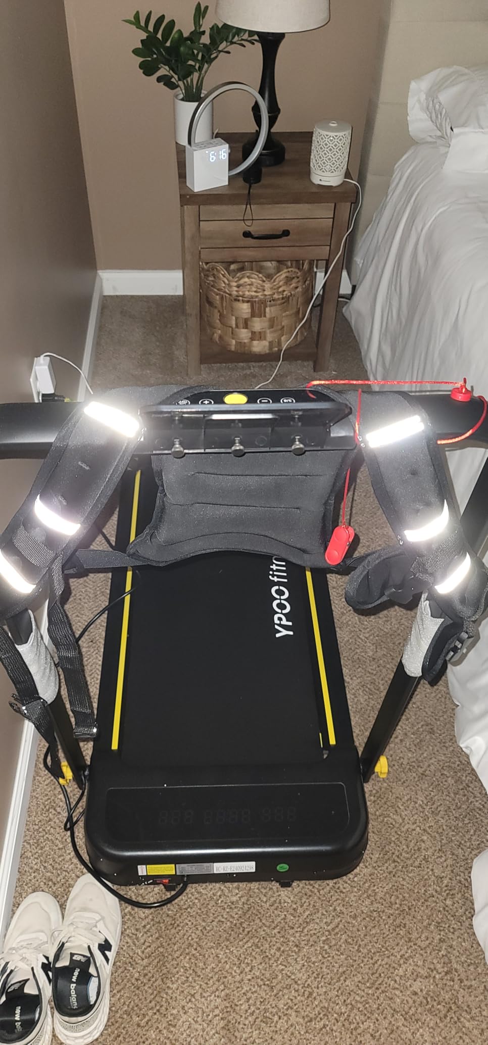 YPOO 16% Walking Pad Incline, Treadmills for Home, Handle Bar, Foldable customer photo 2