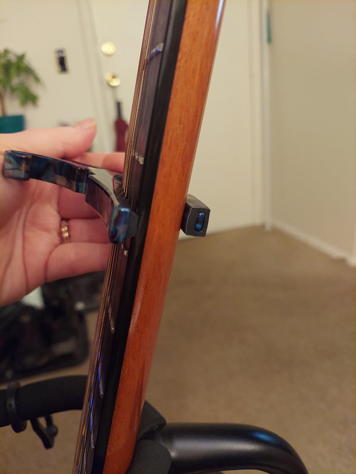 Kyser Quick-Change Guitar Capo for 6-string acoustic guitars, Black, KG6BA customer photo 2