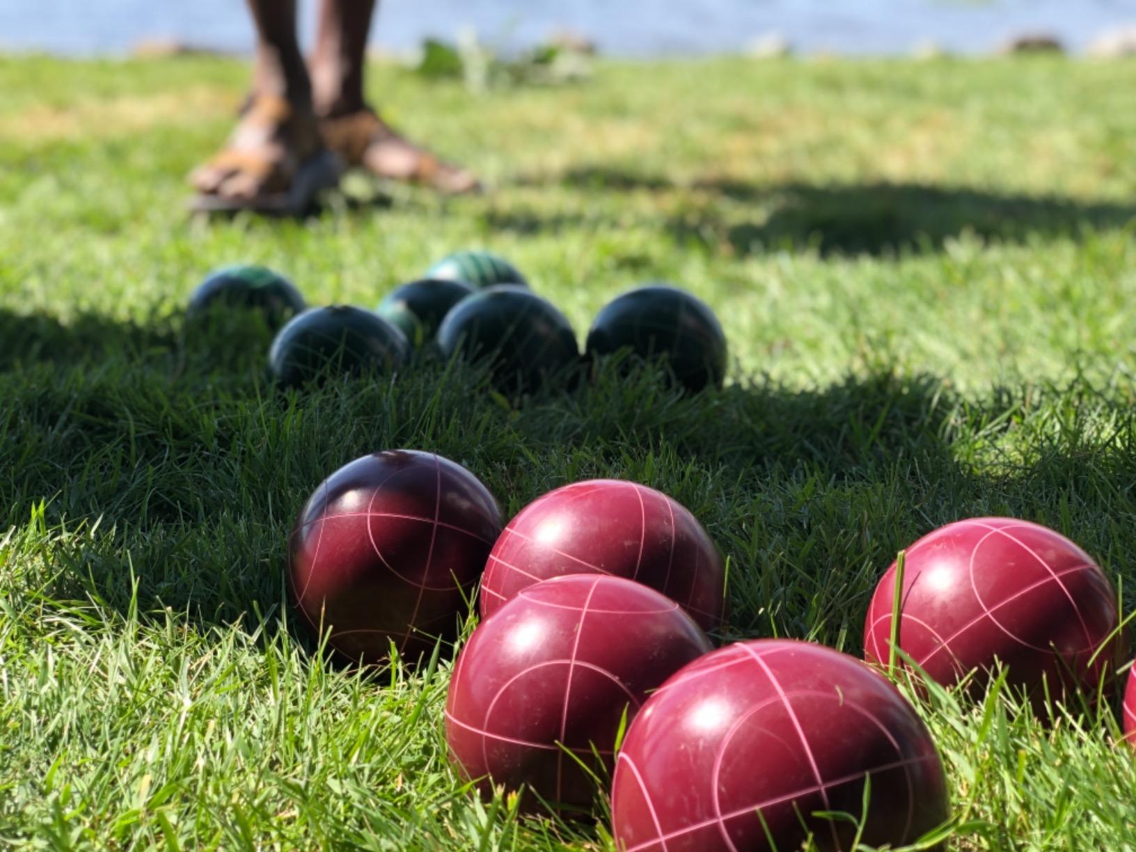 Trademark Games Complete Bocce Ball Set for Adults and Family - Includes 4 Red and 4 Green Bocce Balls, Pallino, and Carrying Case customer photo 1