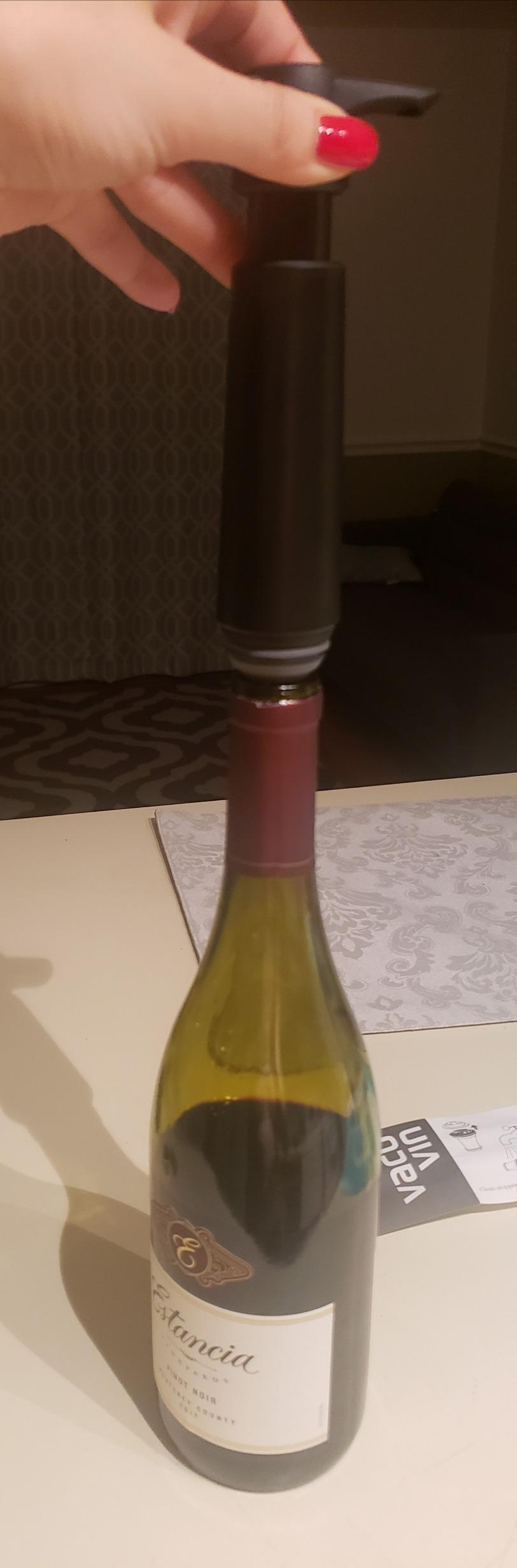Vacu Vin Original Wine Pump - 1 Vacuum Wine Stopper - Wine Saver - Black | Wine bottle stopper, wine vacuum pump and stopper, airtight seal, reusable stopper, up to 10 days freshness, no batteries customer photo 1