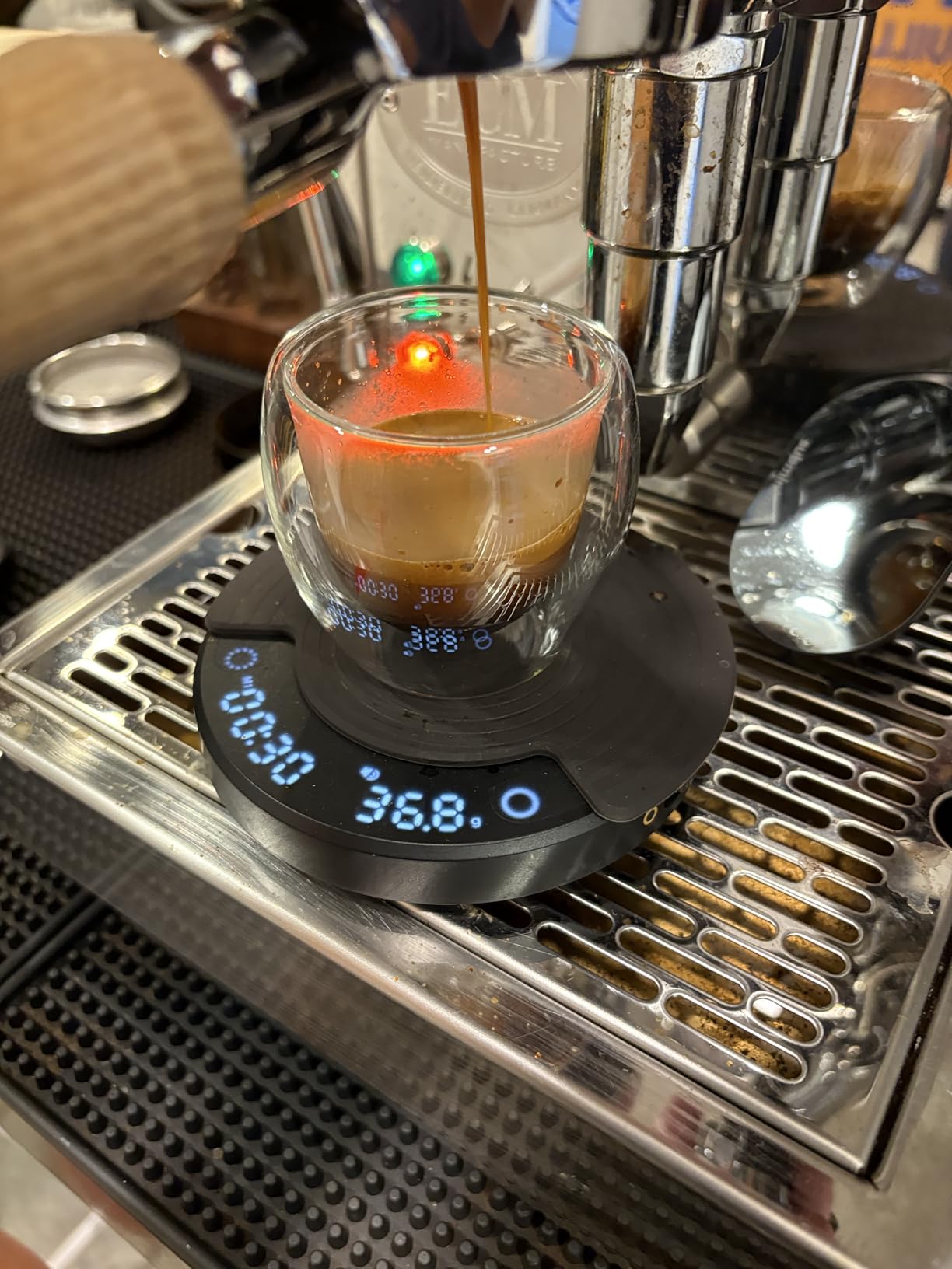 OutIn Claro Portable Coffee Scale, Timer Function, Rechargeable | Espresso Scale 2kg/0.1g Accurate Measurement, Pour Over Coffee Scale, Multiple Modes with Protective Bag customer photo 1