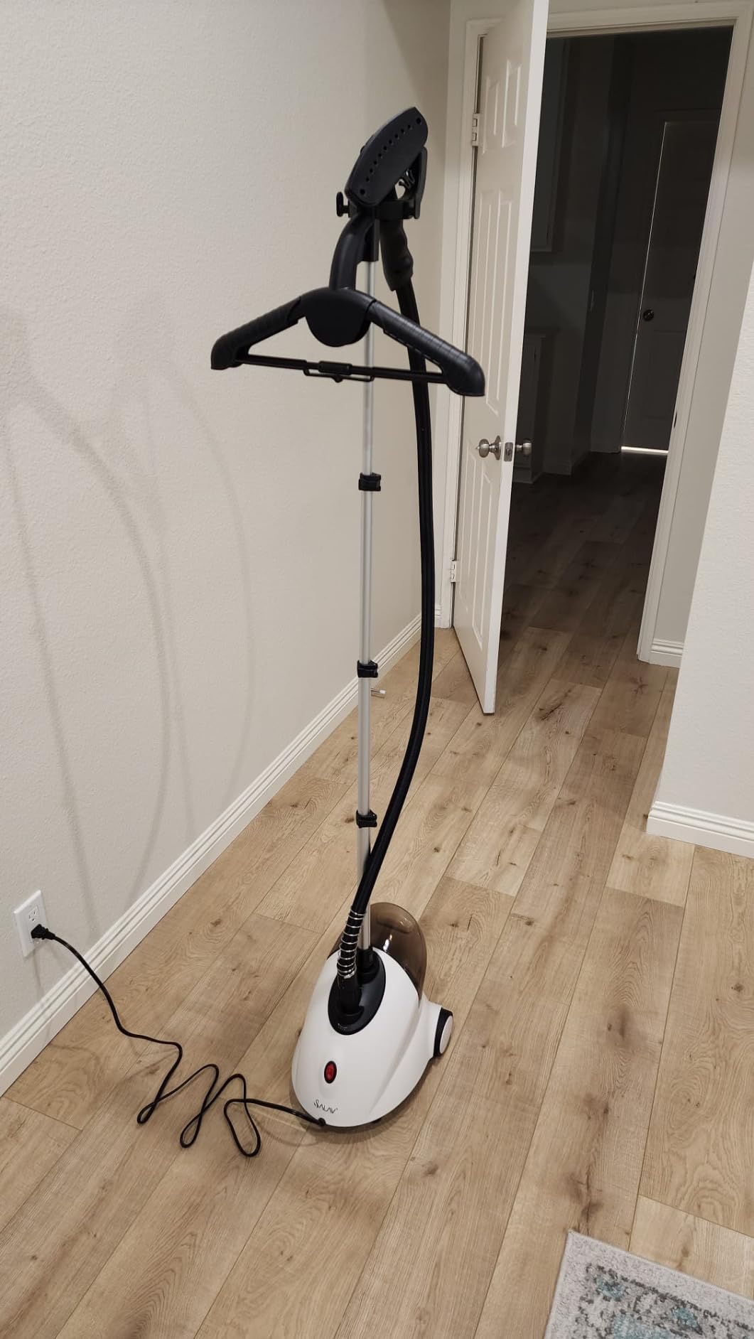SALAV GS18 Full-Size Clothes Steamer - 1500W Power, 1.8L Water Tank, 60-Min Garment Steam, Iron Clothing, Adjustable Pole & Wheels for Easy Storage, Professional Standing Steamer for Clothes, White customer photo 2