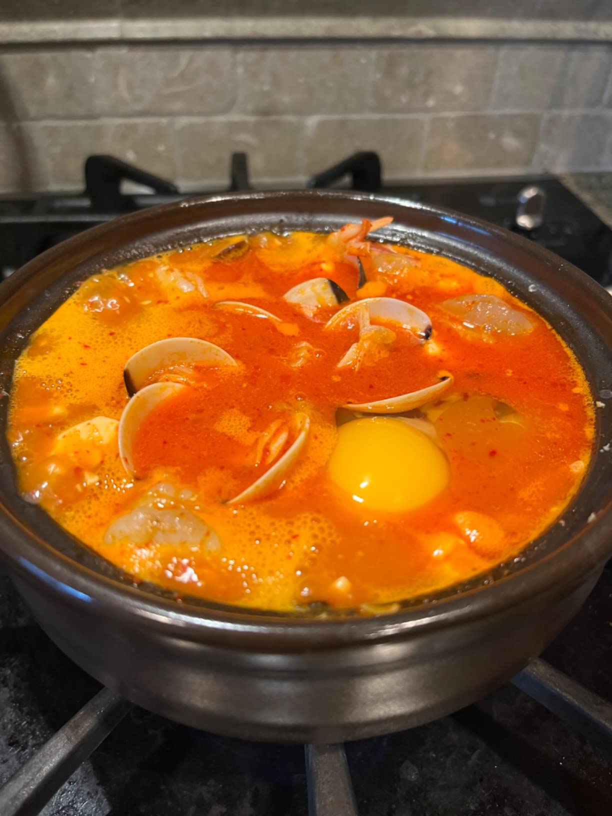 Crazy Korean Cooking Korean Stone Bowl (Dolsot), Sizzling Hot Pot for Bibimbap and Soup - Premium Ceramic (Medium with Lid) customer photo 1