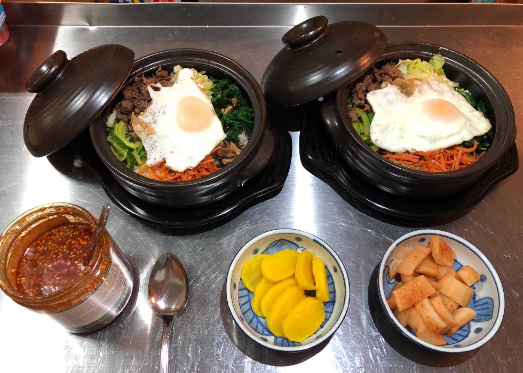 Crazy Korean Cooking Korean Stone Bowl (Dolsot), Sizzling Hot Pot for Bibimbap and Soup - Premium Ceramic (Medium with Lid) customer photo 2