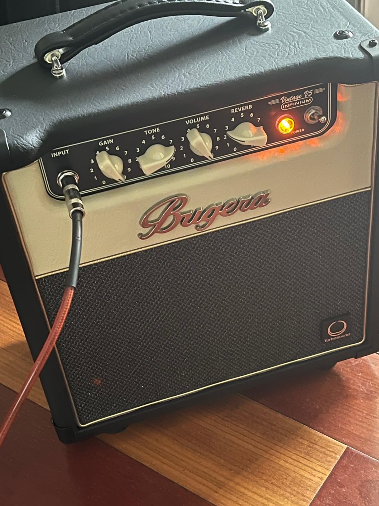 Bugera V5 INFINIUM 5-Watt Class-A Tube Amplifier Combo with INFINIUM Tube Life Multiplier, Original Turbosound Speaker, Reverb and Power Attenuator customer photo 2