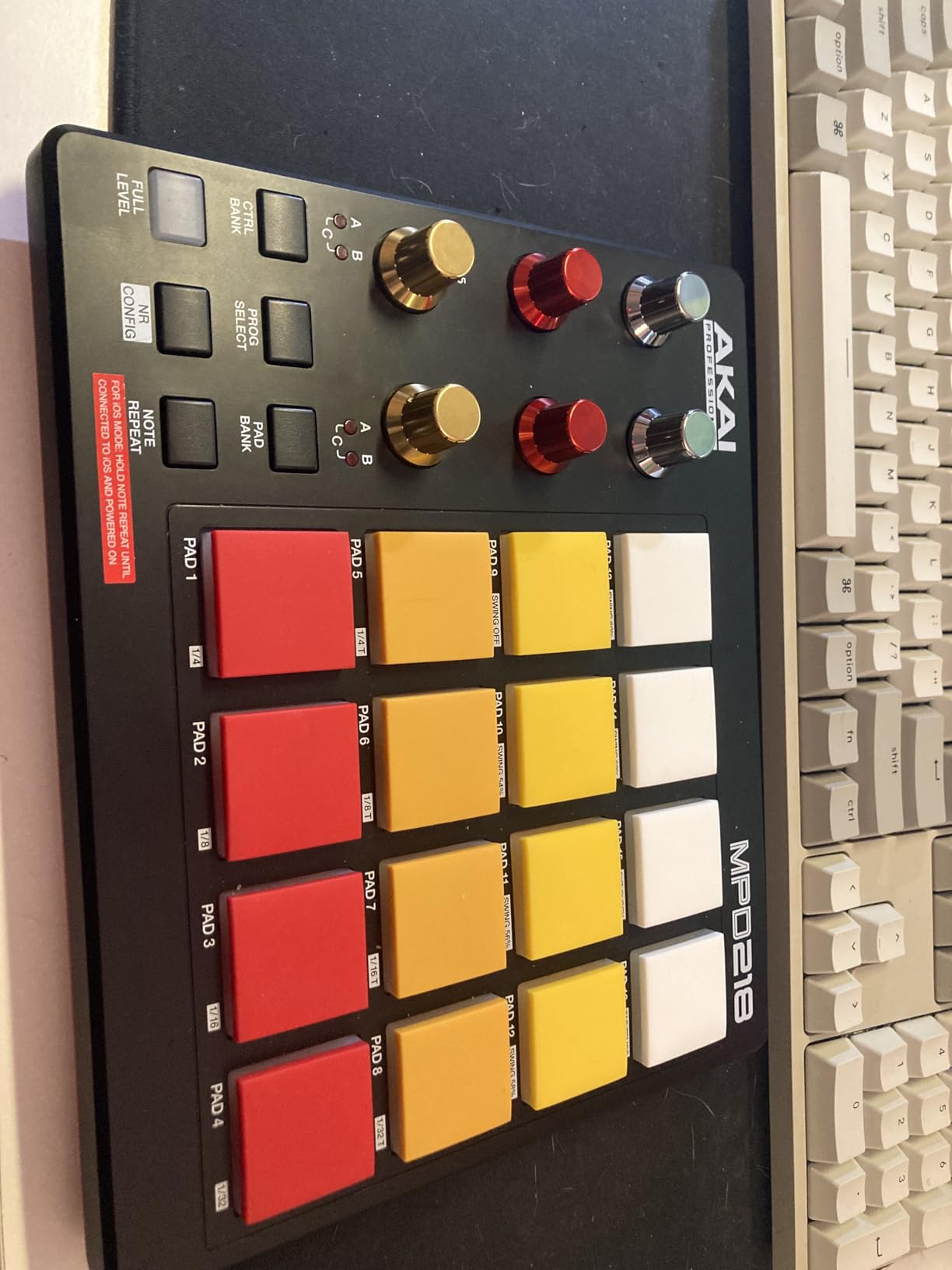 Akai Professional MPD218 USB MIDI Pad Controller | 16 Velocity-Sensitive MPC Drum Pads, 6 Assignable Knobs, Note Repeat, for Beat Makers and Music Producers customer photo 2