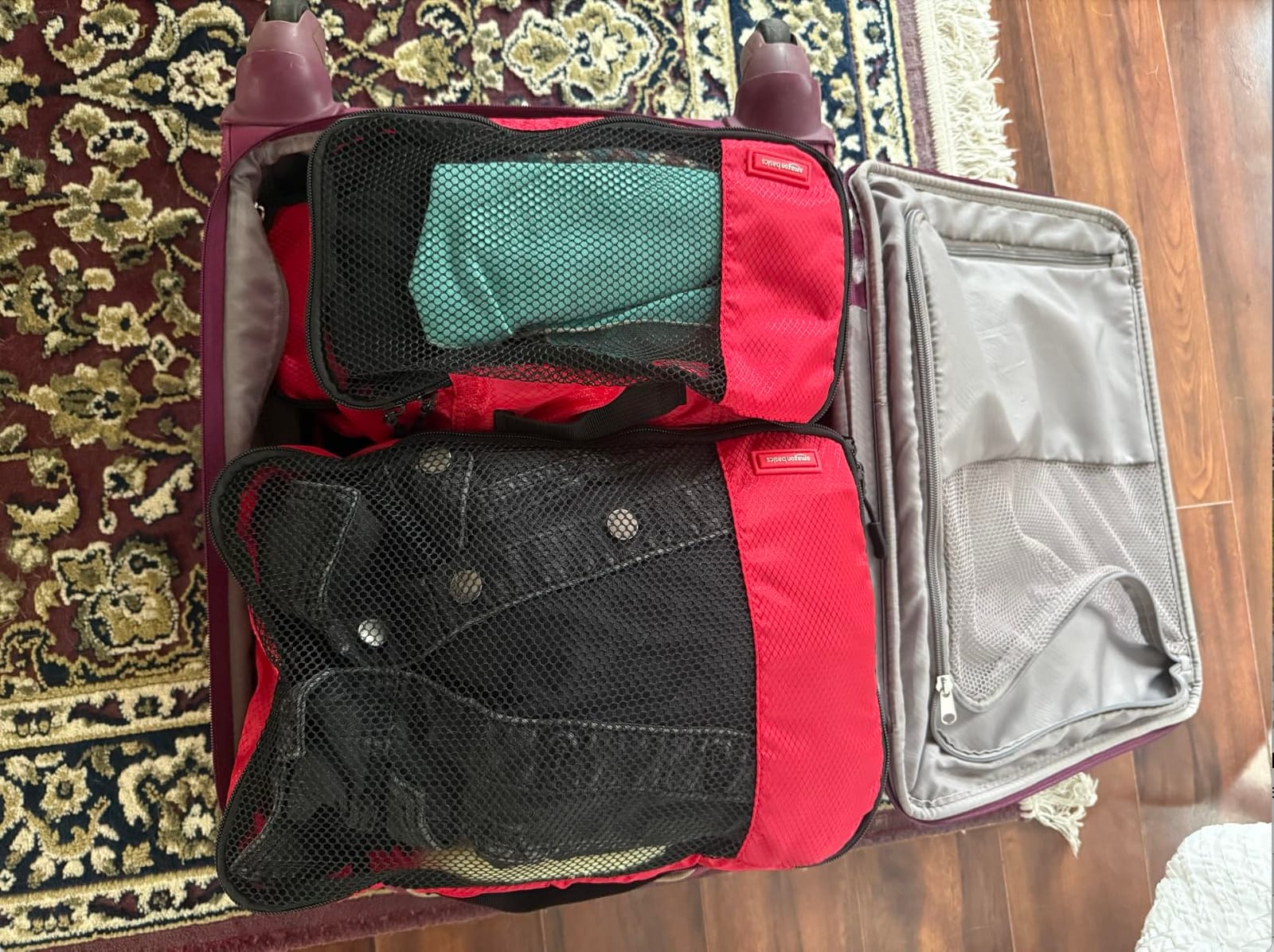 Amazon Essentials 4-Piece Packing Cubes Travel Accessories Set, Luggage Organizer, Suitcase Organizer with Double Zipper, Mesh Top, Space-Saving, Large, Gray (Previously Amazon Basics) customer photo 1