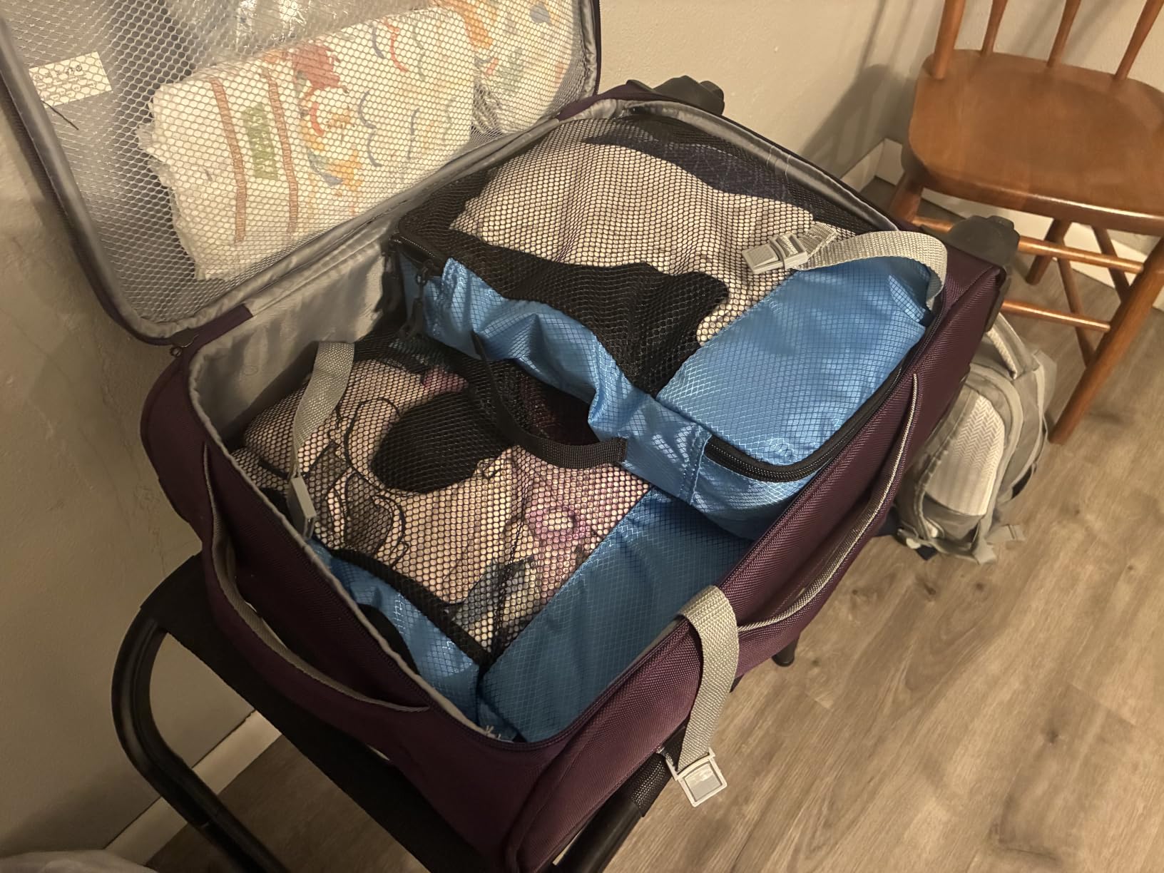 Amazon Essentials 4-Piece Packing Cubes Travel Accessories Set, Luggage Organizer, Suitcase Organizer with Double Zipper, Mesh Top, Space-Saving, Large, Gray (Previously Amazon Basics) customer photo 2