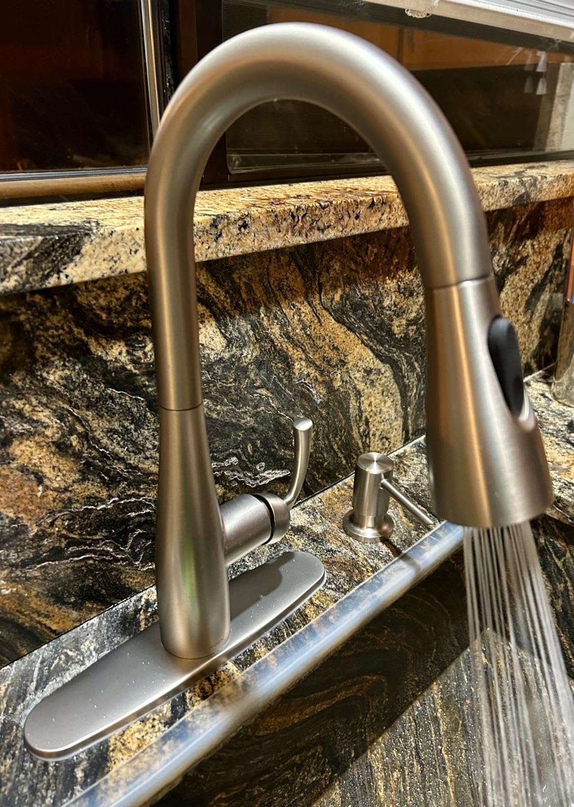 Moen Essie Spot Resist Stainless Pulldown Sprayer Kitchen Sink Faucet Set with Modern Pump Soap Dispenser, 87014SRS customer photo 1