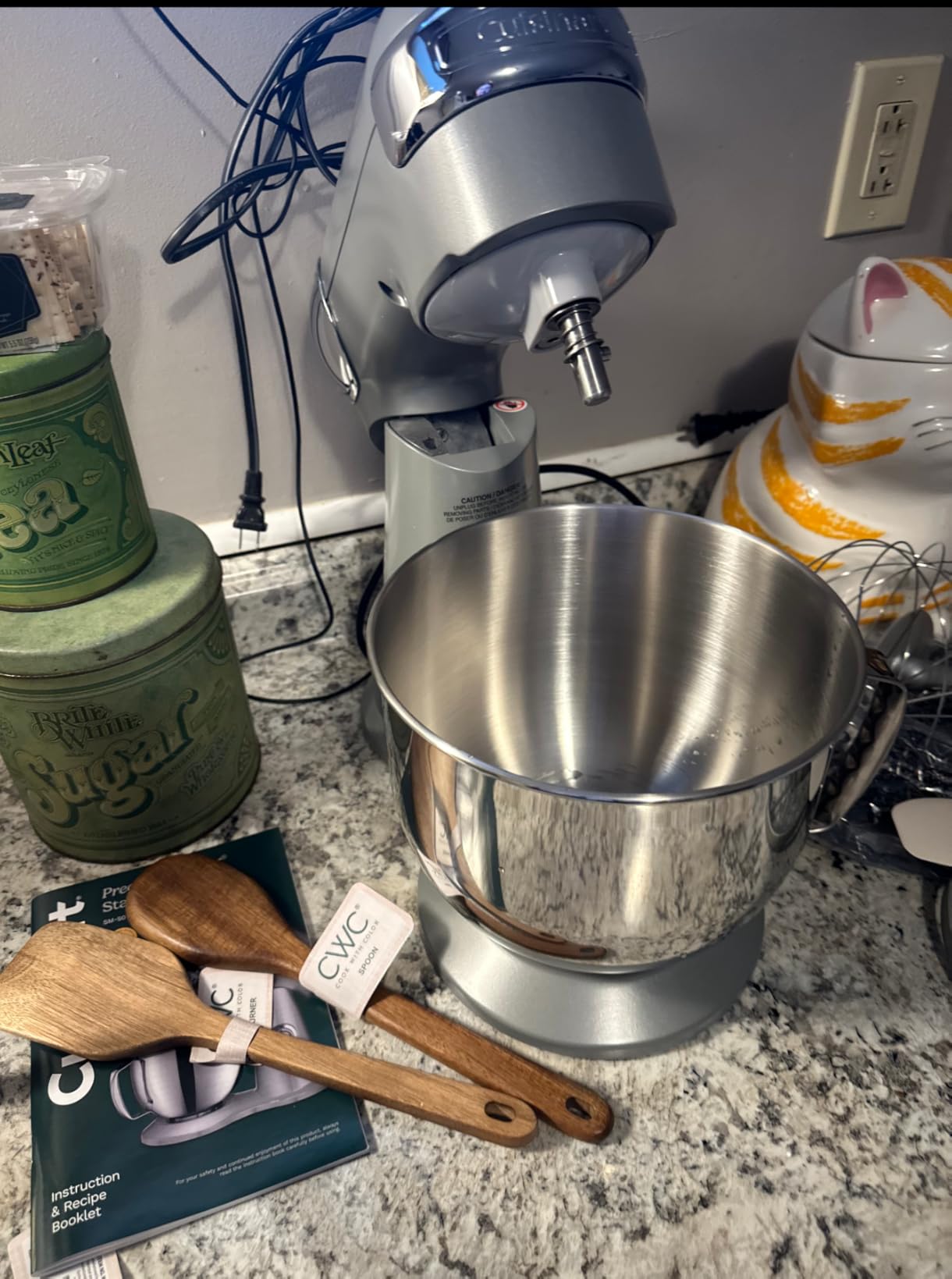 Cuisinart Stand Mixer, 12 Speed, 5.5 Quart Stainless Steel Bowl, Chef's Whisk, Mixing Paddle, Dough Hook, Splash Guard w/ Pour Spout, White Linen, SM-50NAS, Manual customer photo 2