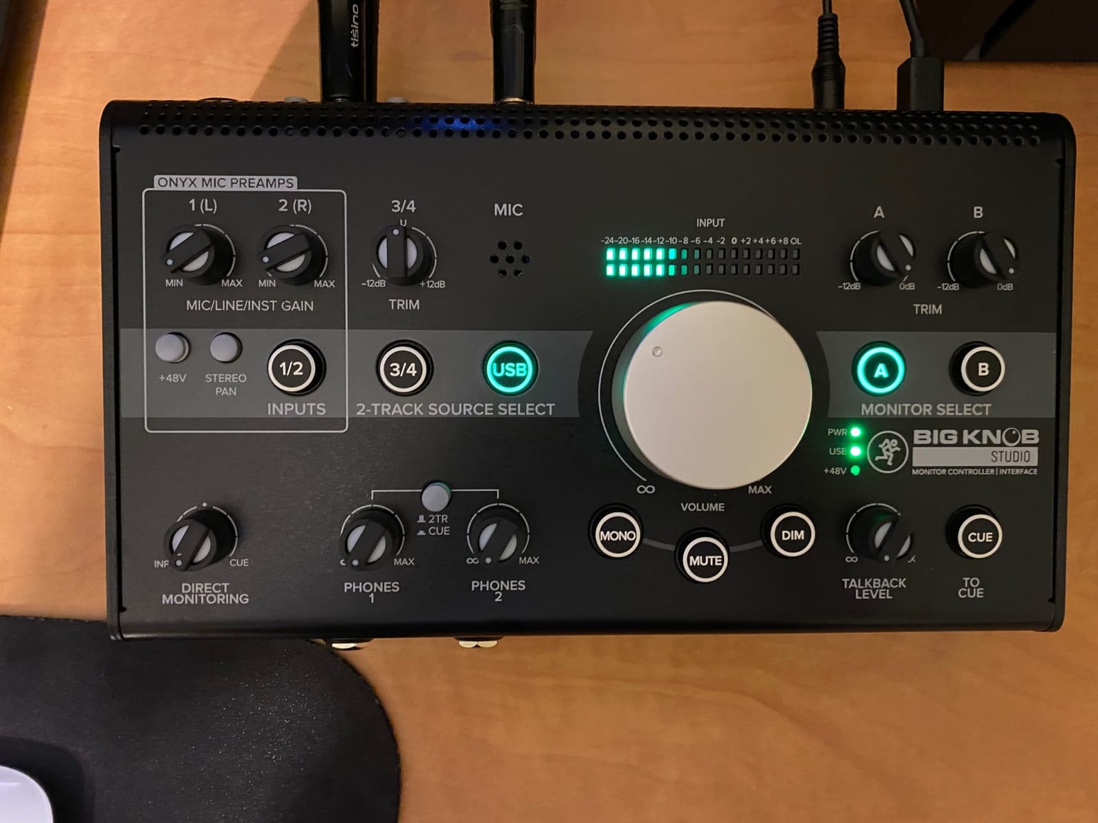 Mackie Big Knob Series, 3x2 Studio Monitor Controller 192kHz USB I/O (BIG KNOB STUDIO) customer photo 1