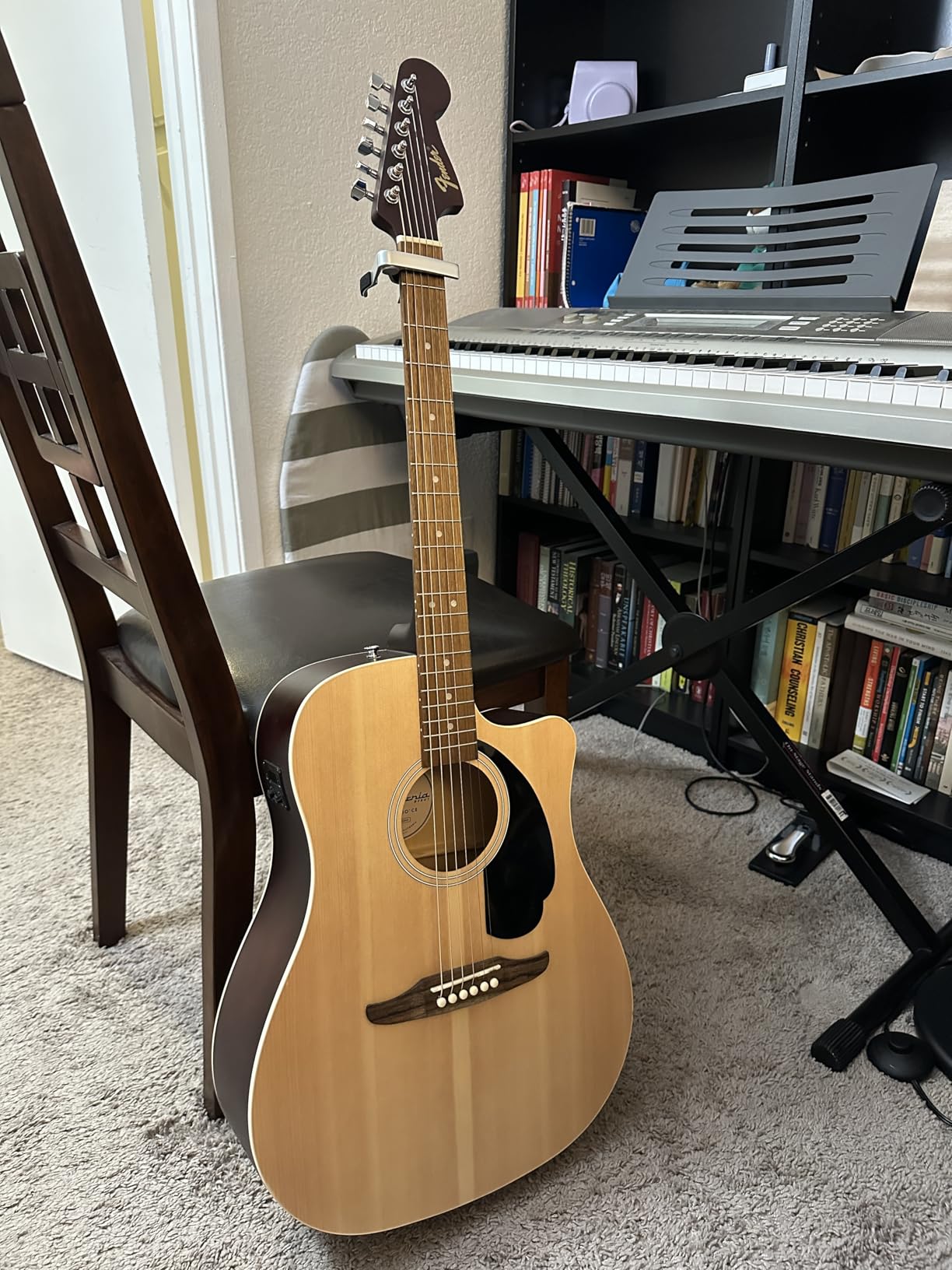 WINGO Guitar Capo for Acoustic Electric Guitars-Rosewood Color with 5 Picks customer photo 1