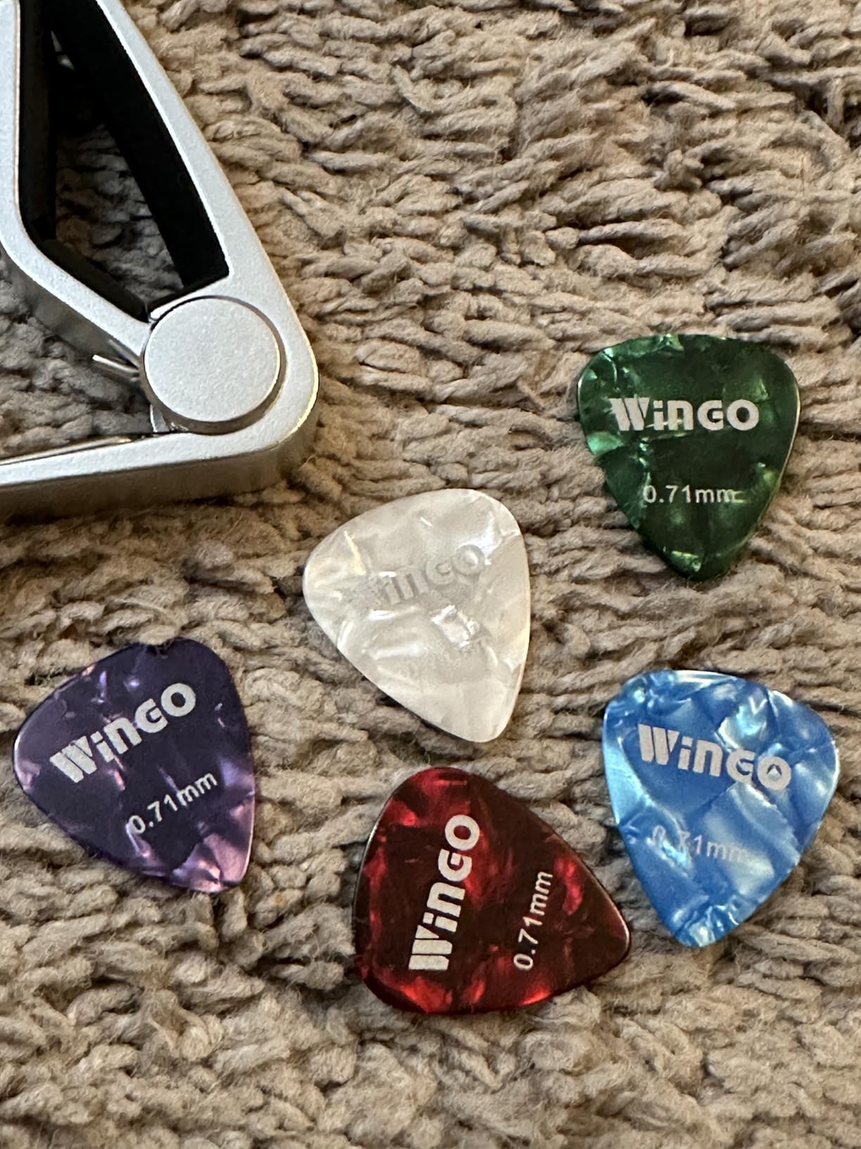 WINGO Guitar Capo for Acoustic Electric Guitars-Rosewood Color with 5 Picks customer photo 2