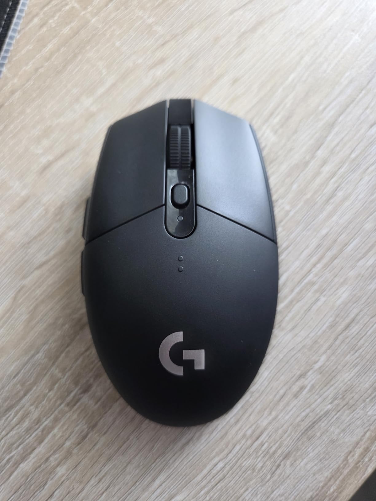 Logitech G305 Lightspeed Wireless Gaming Mouse - Black | HERO sensor, 12,000 DPI, Six programmable buttons, 250-hour battery, On-board memory customer photo 2