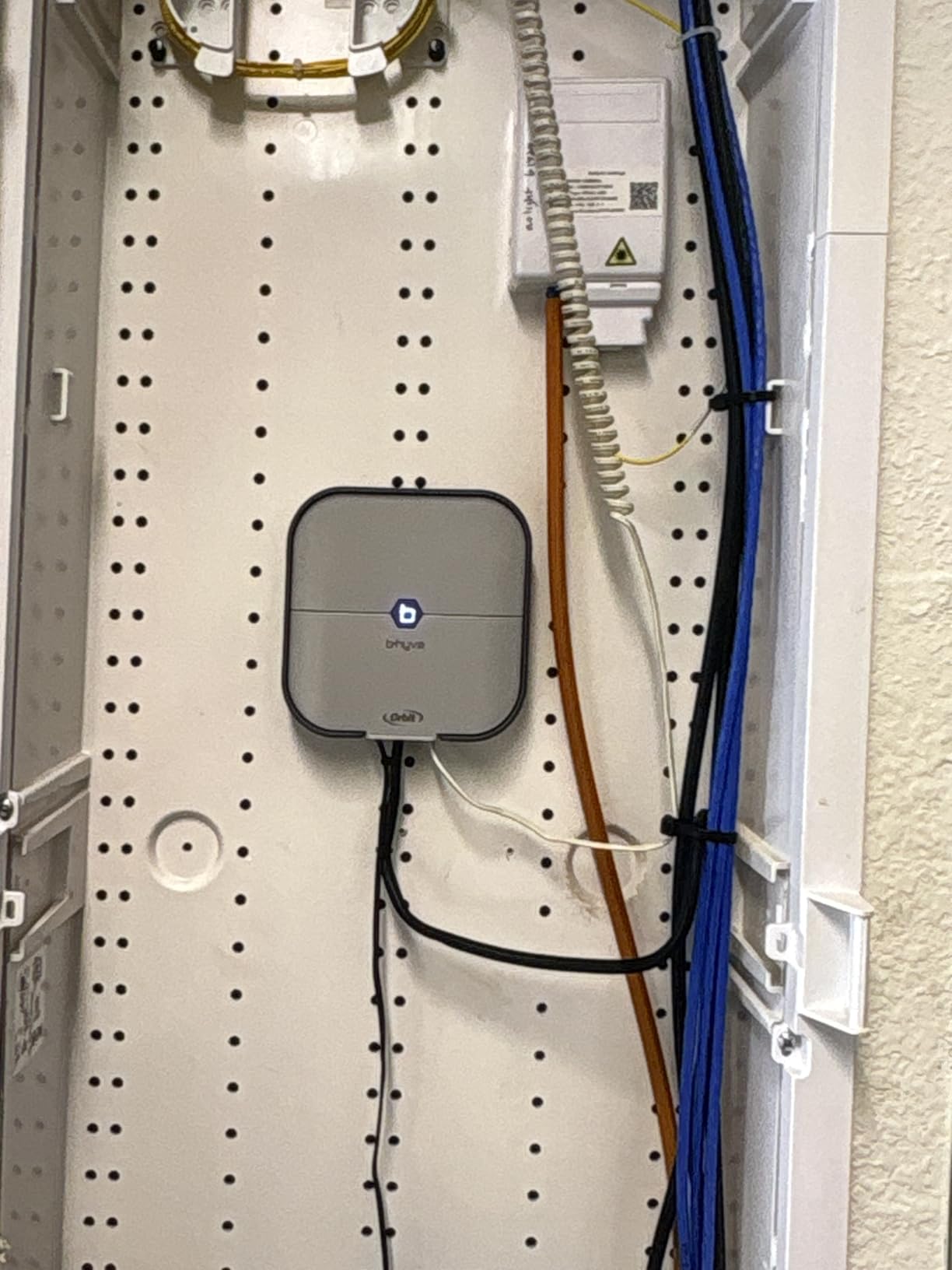 Orbit 57915 B-hyve 4-Zone Indoor Smart Sprinkler Controller | WiFi-Enabled Indoor Sprinkler Controller, App Controlled with Custom Irrigation Schedules & Weather Adjustment customer photo 1