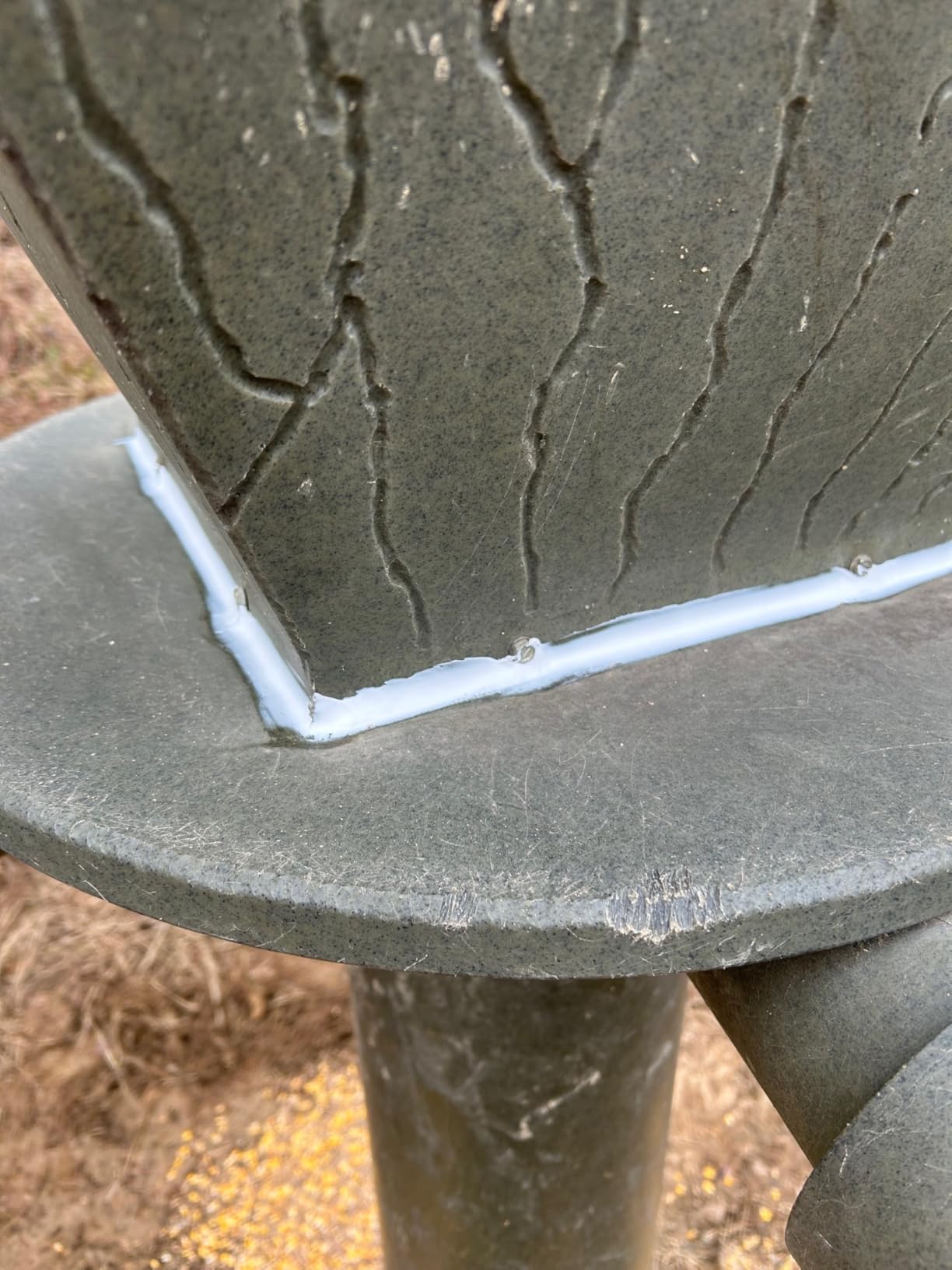 Banks Outdoors Gravity Fed Post Mounted Weatherproof Feed Bank Deer and Game Hunting Feeder with 150 Pound Capacity, Green customer photo 1