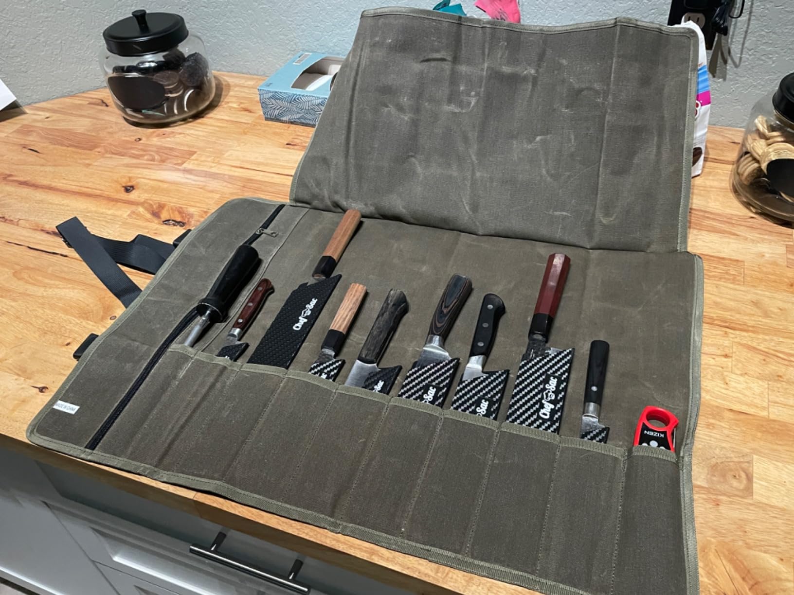 Chef's Knife Roll Bag, Waxed Canvas Knife Cultery Carrier, Portable Chef Knife Cases, Knife Pouch Holders With 10 Slots Plus 1 Zipper Pockets Can Hold Home Kitchen Knife Tools Up To 18.8