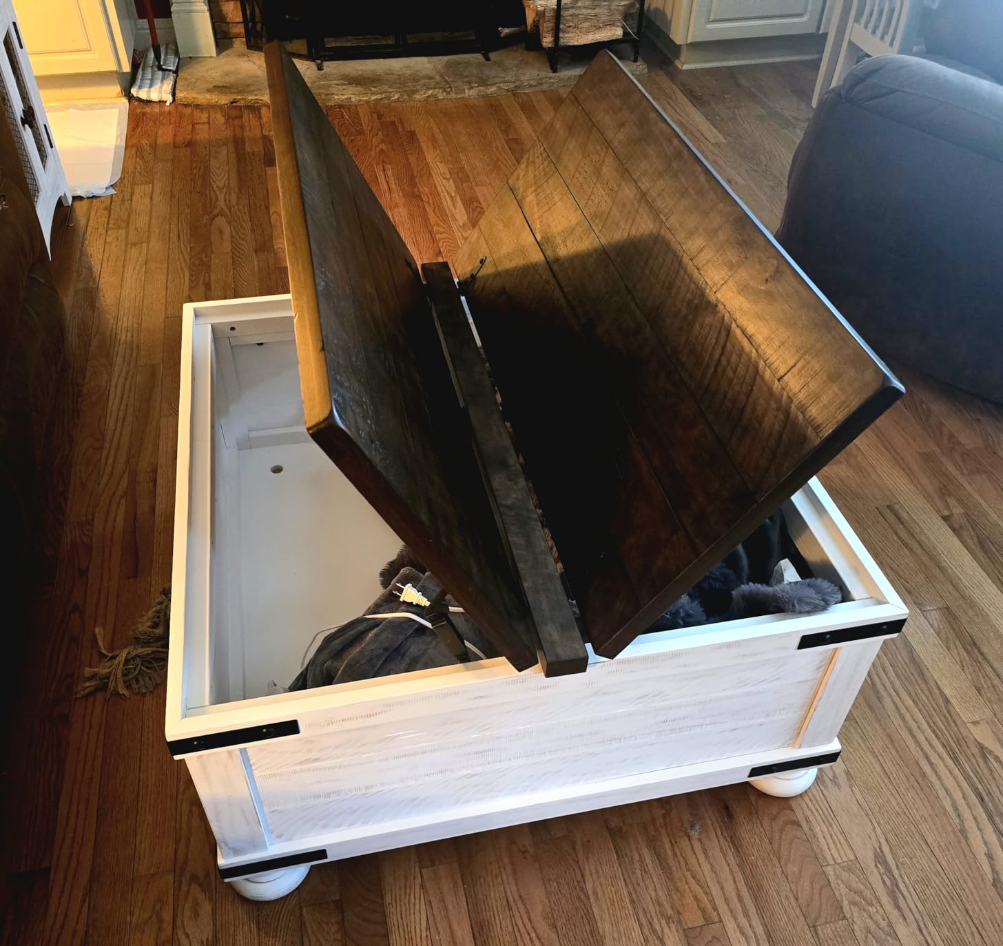 Signature Design by Ashley Lift Top Coffee Table with Storage, Farmhouse | Pine veneers, wood & engineered wood, Split-top spring lift, Hidden trunk storage, 36-in square footprint, Valebeck Series customer photo 1