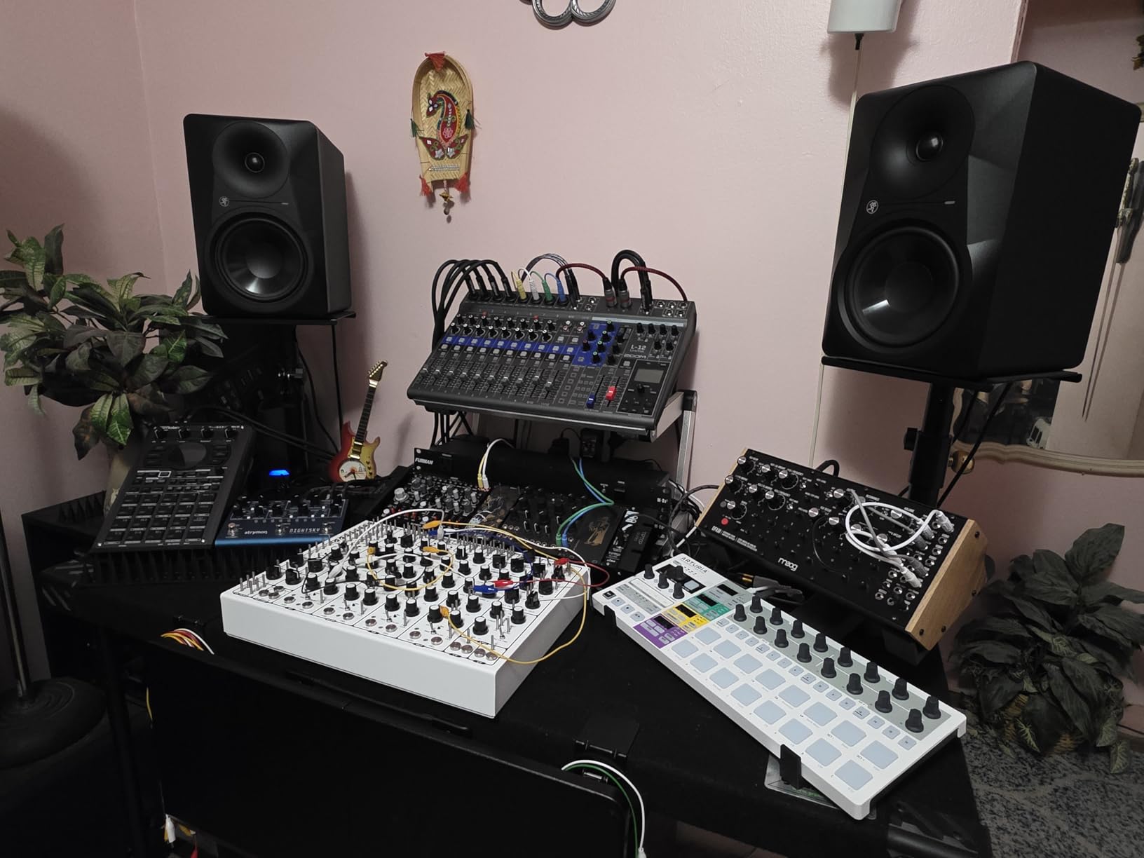 Arturia KeyLab 88 MkII 88 Key Weighted USB MIDI Keyboard Controller - Aftertouch, Velocity Sensitive, Hammer-Action, Piano Feel, With 16 Drum Pads, 9 Faders, 9 Knobs and Analog Lab V Software Included customer photo 1