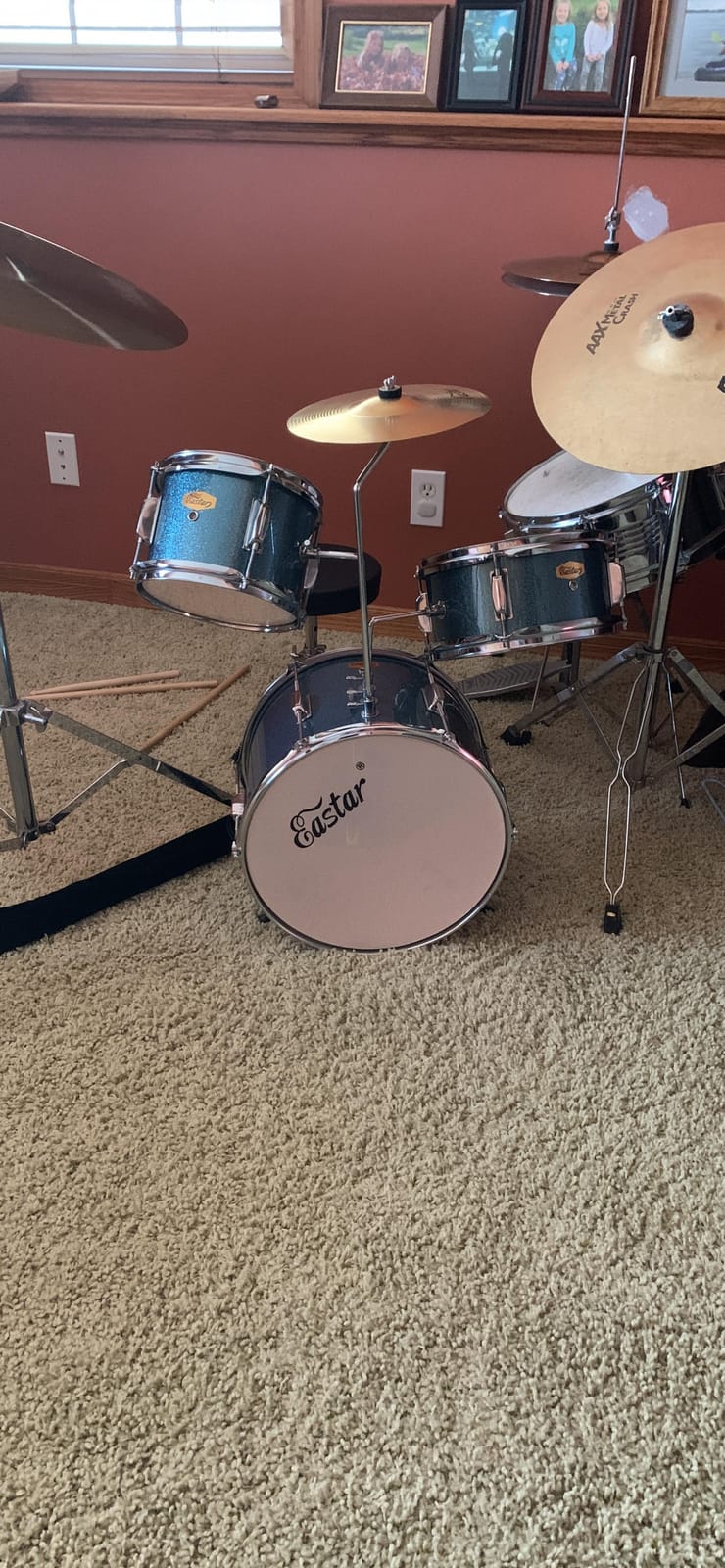 Kids Drum Set Eastar 3-Piece for Beginners, 14 inch Drum Kit with Adjustable Throne, Cymbal, Pedal & Two Pairs of Drumsticks, Junior Drum Set with Bass Tom Snare Drum, Metallic Sky Blue customer photo 1