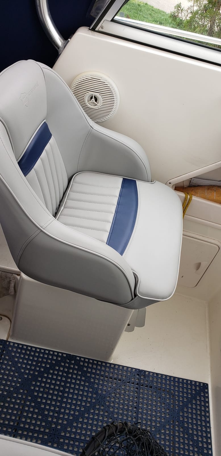 Seamander Boat Captains Chair, Pontoon Boat Seat, Integral Rotomolded Frame, Premium EPDM Foam Material, Marine Grade Vinyl customer photo 2