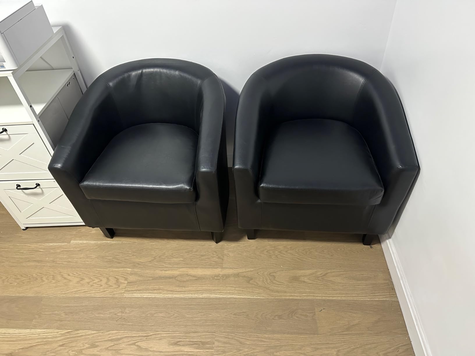 Yaheetech Accent Chairs Set of 2, Faux Leather Barrel Armchairs Black | Water-resistant Faux Leather Chairs with High-density Foam and Solid Wood Legs for Living Room, Waiting Room, Small Space customer photo 1
