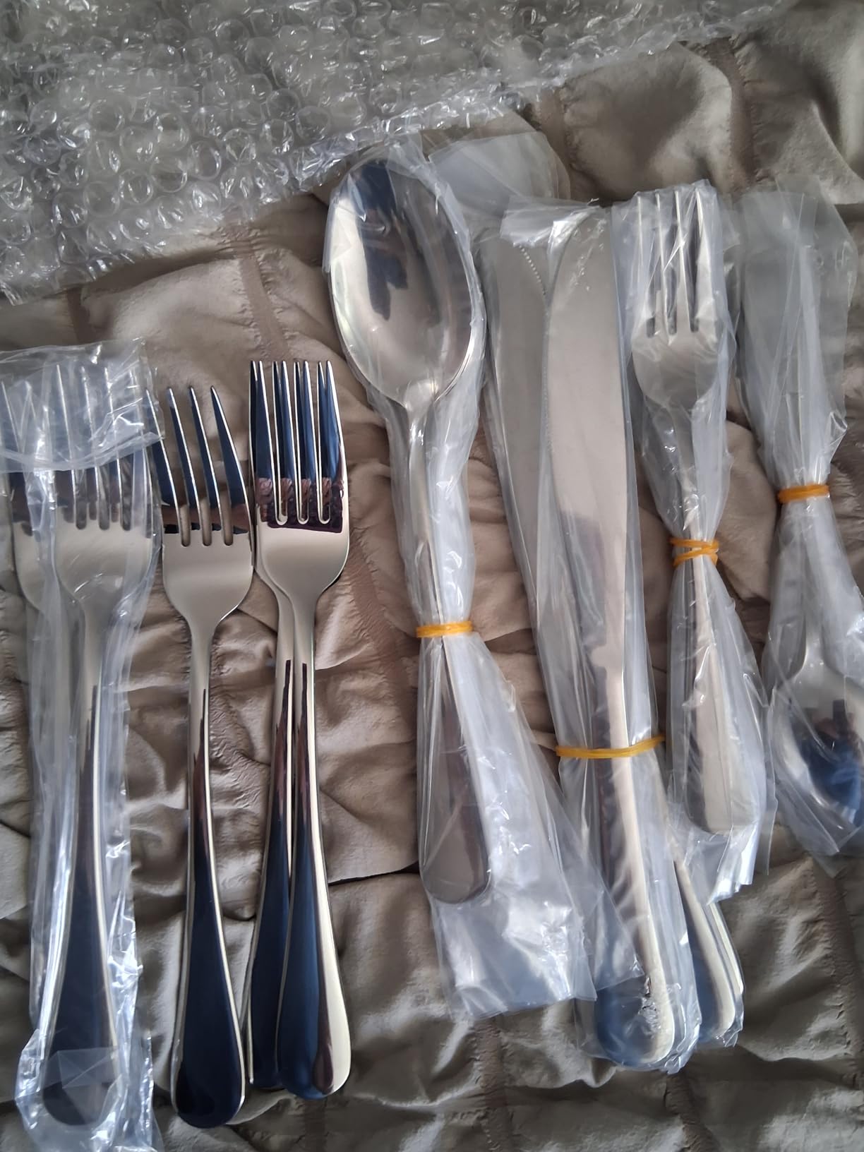 Silverware Set for 8, 40 Piece Stainless Steel Flatware Utensil Cutlery Set | Heavy Duty Steak Knife Fork and Spoon, Dishwasher Safe, Gift Package for Wedding Housewarming customer photo 1