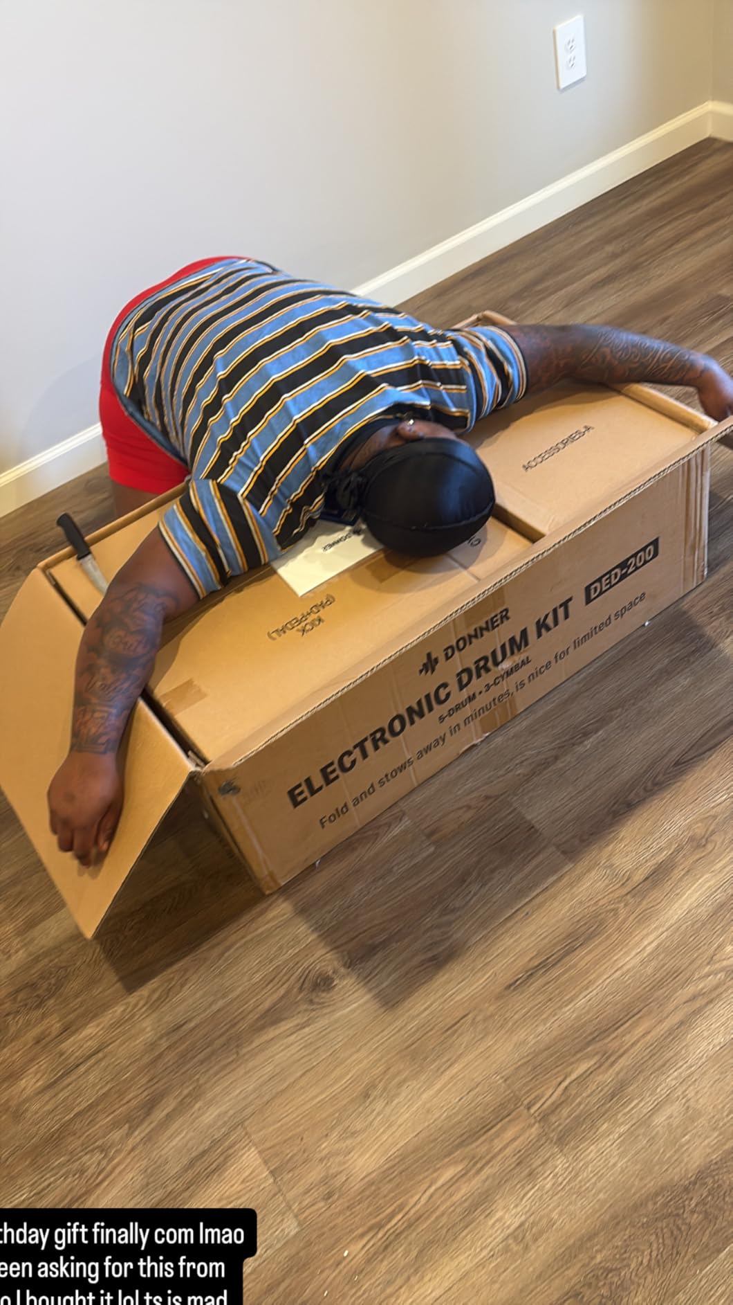 Donner DED-200 Electric Drum Sets with Quiet Mesh Drum Pads, 2 Cymbals w/Choke, 31 Kits and 450+ Sounds, Throne, Headphones, Sticks, USB MIDI, Melodics Lessons (5 Pads, 3 Cymbals) customer photo 2