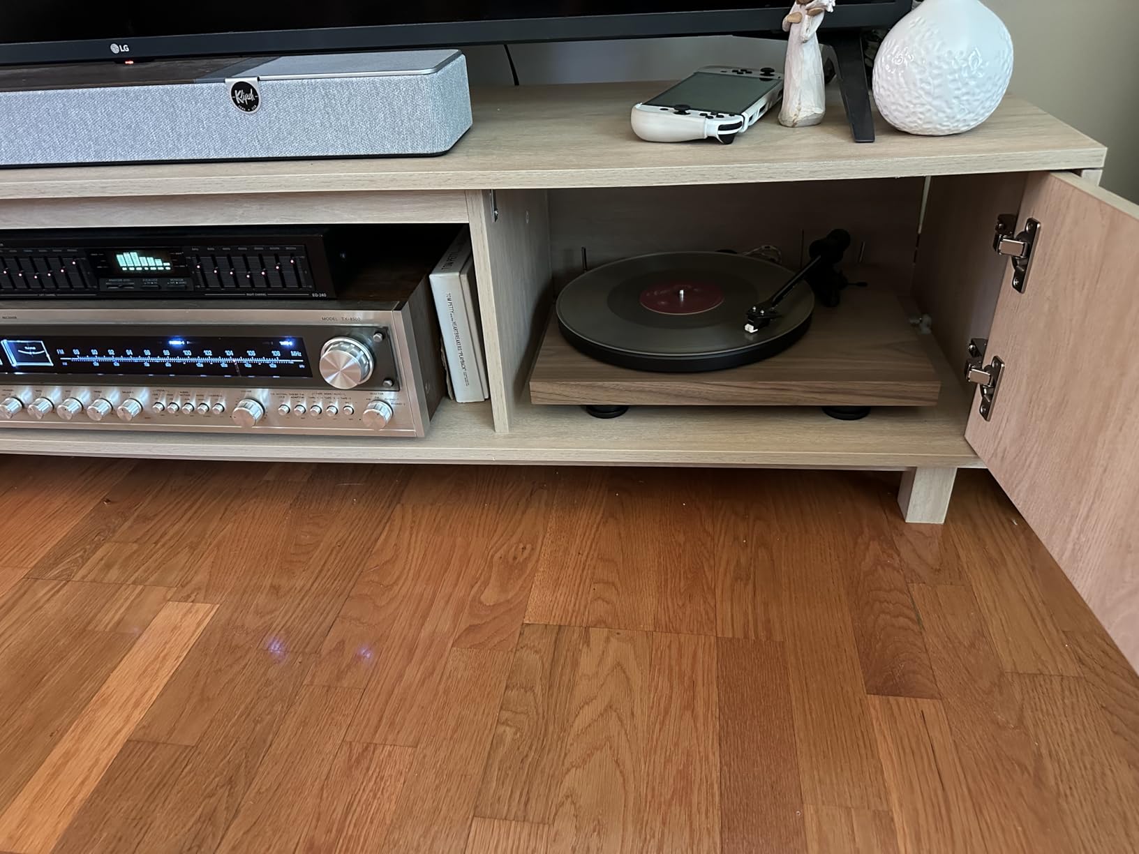 Pro-Ject Debut Carbon EVO Wired Turntable with Sumiko Rainier Cartridge (Black) customer photo 2