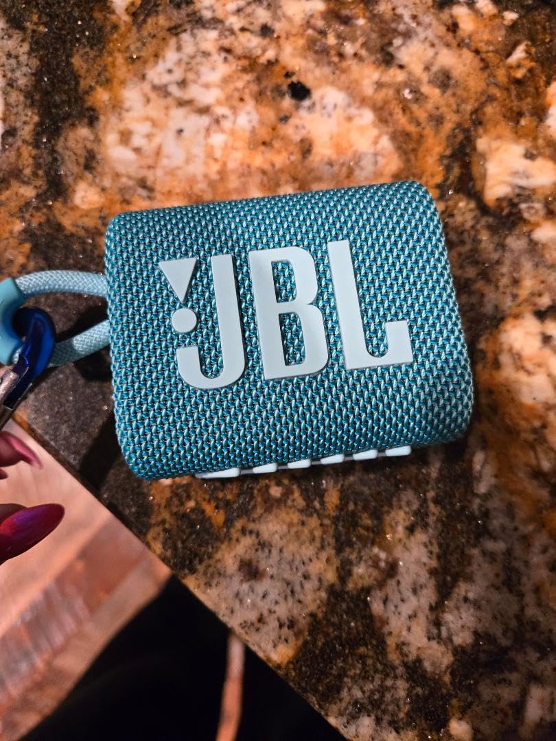 JBL Go 3 - Portable Mini Bluetooth Speaker, big audio and punchy bass, IP67 waterproof and dustproof, 5 hours of playtime, speaker for home, outdoor and travel (Camo) customer photo 2