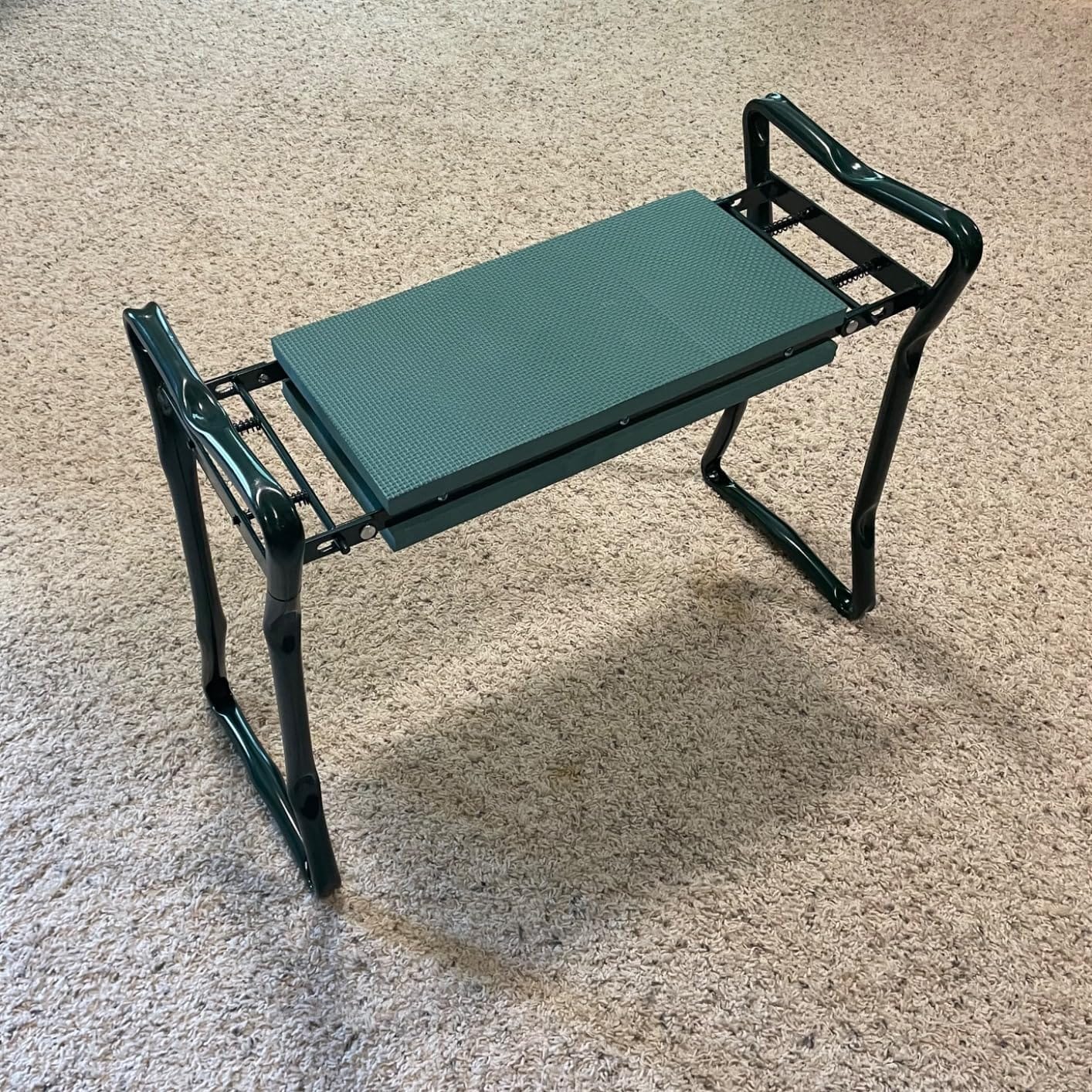 KVR Upgraded Garden Kneeler and Seat with Thicken & Widen Soft Kneeling Pad, Heavy Duty Foldable Gardener Stool with 2 Tool Pouches, Gardening Gifts for Women Mom Men Seniors customer photo 1