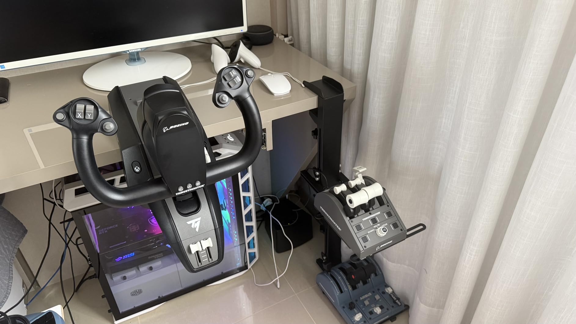 Thrustmaster TCA Yoke & Quadrant Boeing Edition Flight Pack - XBOX & PC | 787 Dreamliner replica, pendular motion, throttle unit with autopilot, metal build, 35 action buttons, 2 extra axes, for MSFS customer photo 1
